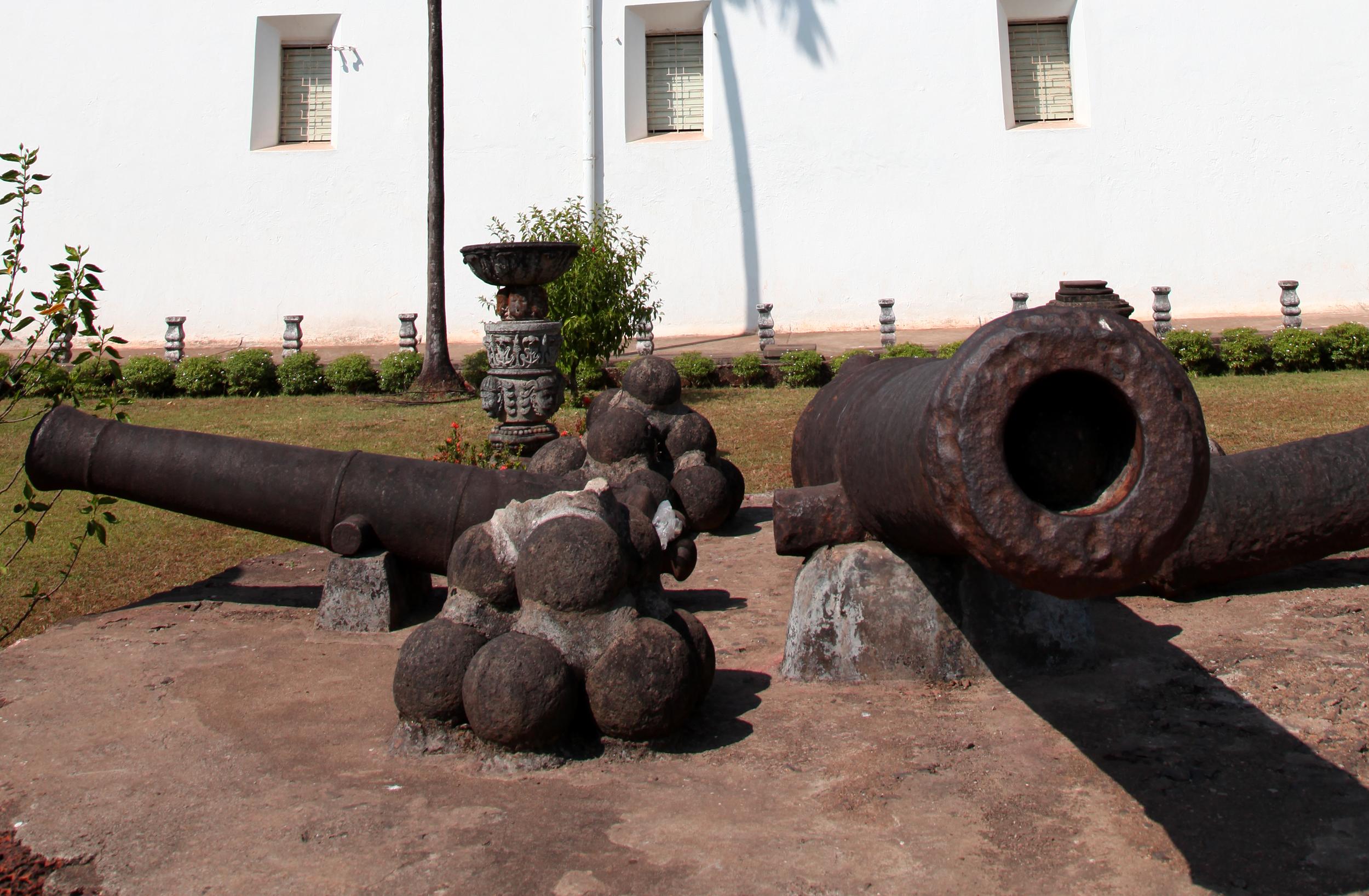 Canons Old Goa, por GERARD DECQ