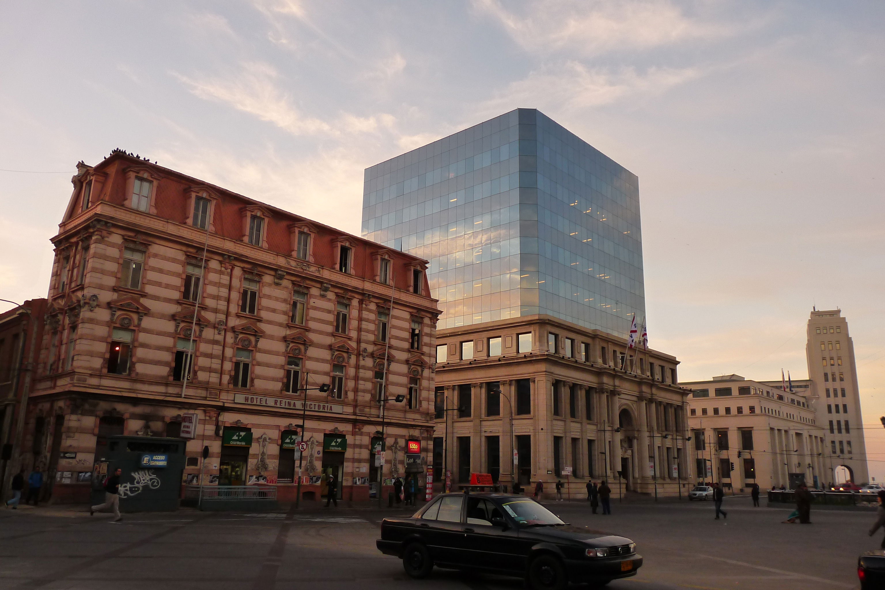 Plaza Sotomayor y Monumento a Prat, por Pablo Olivera 
