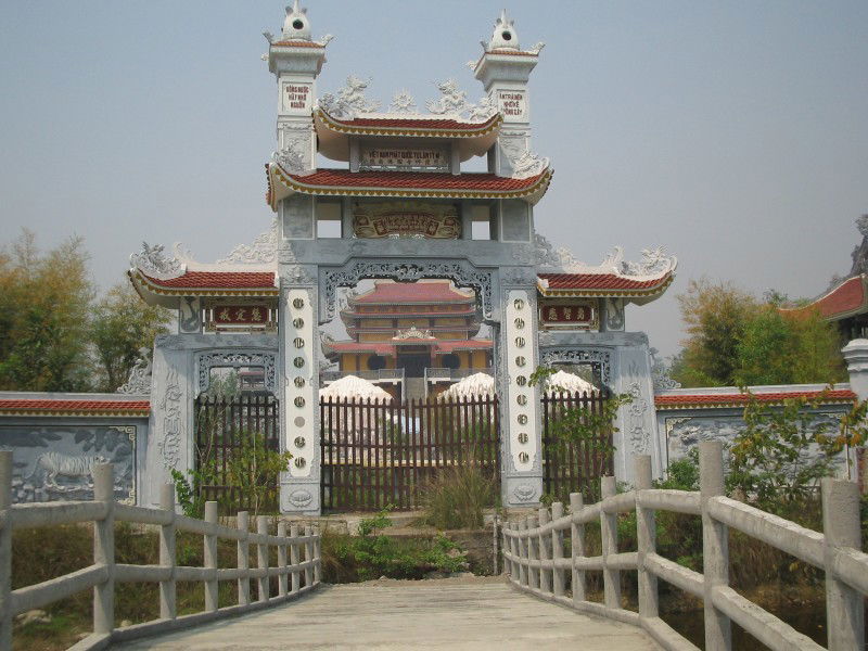 Templos budistas en Lumbini, por Polo