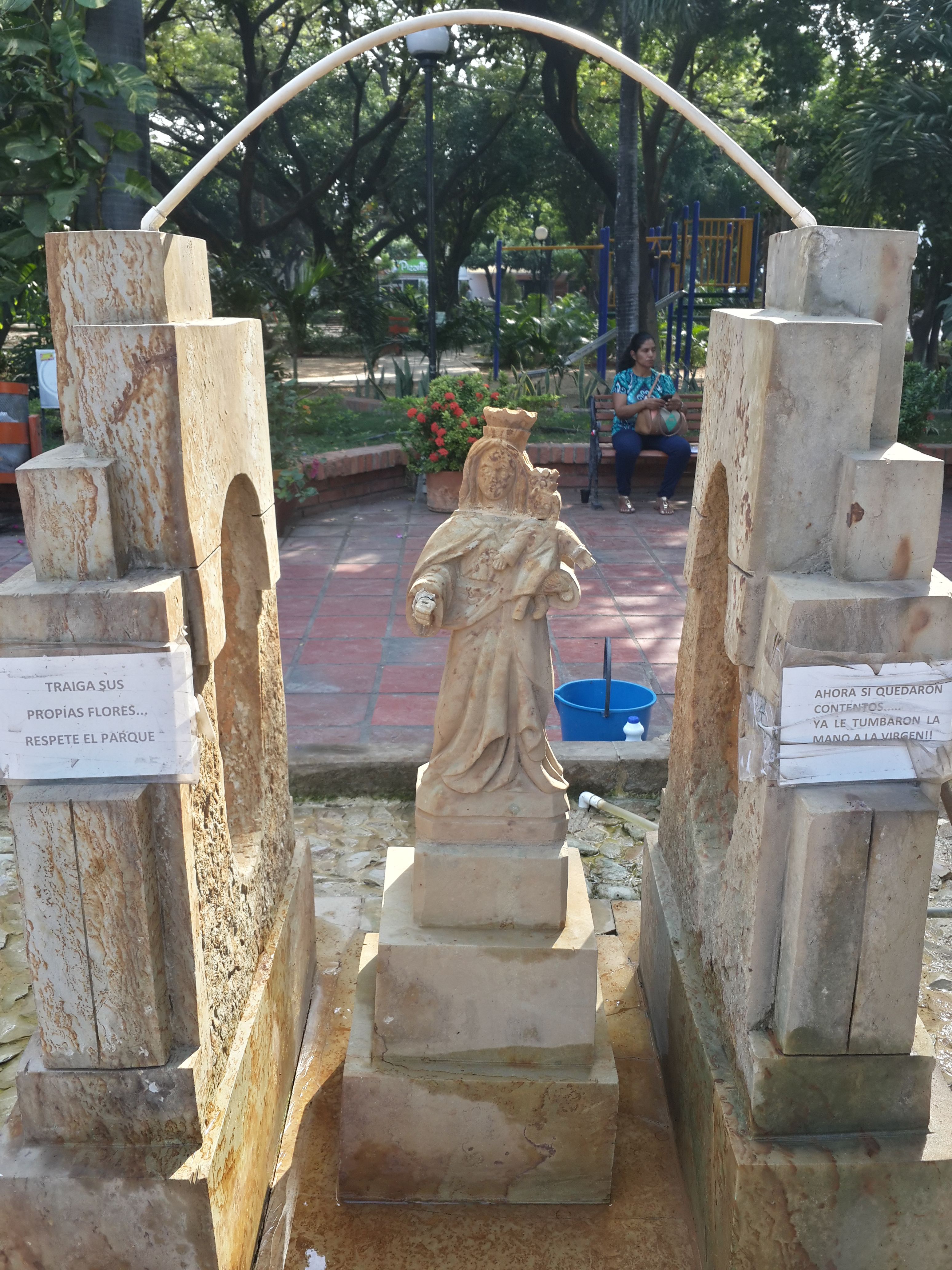 Fuente de la Virgen María, por César - Mochilero