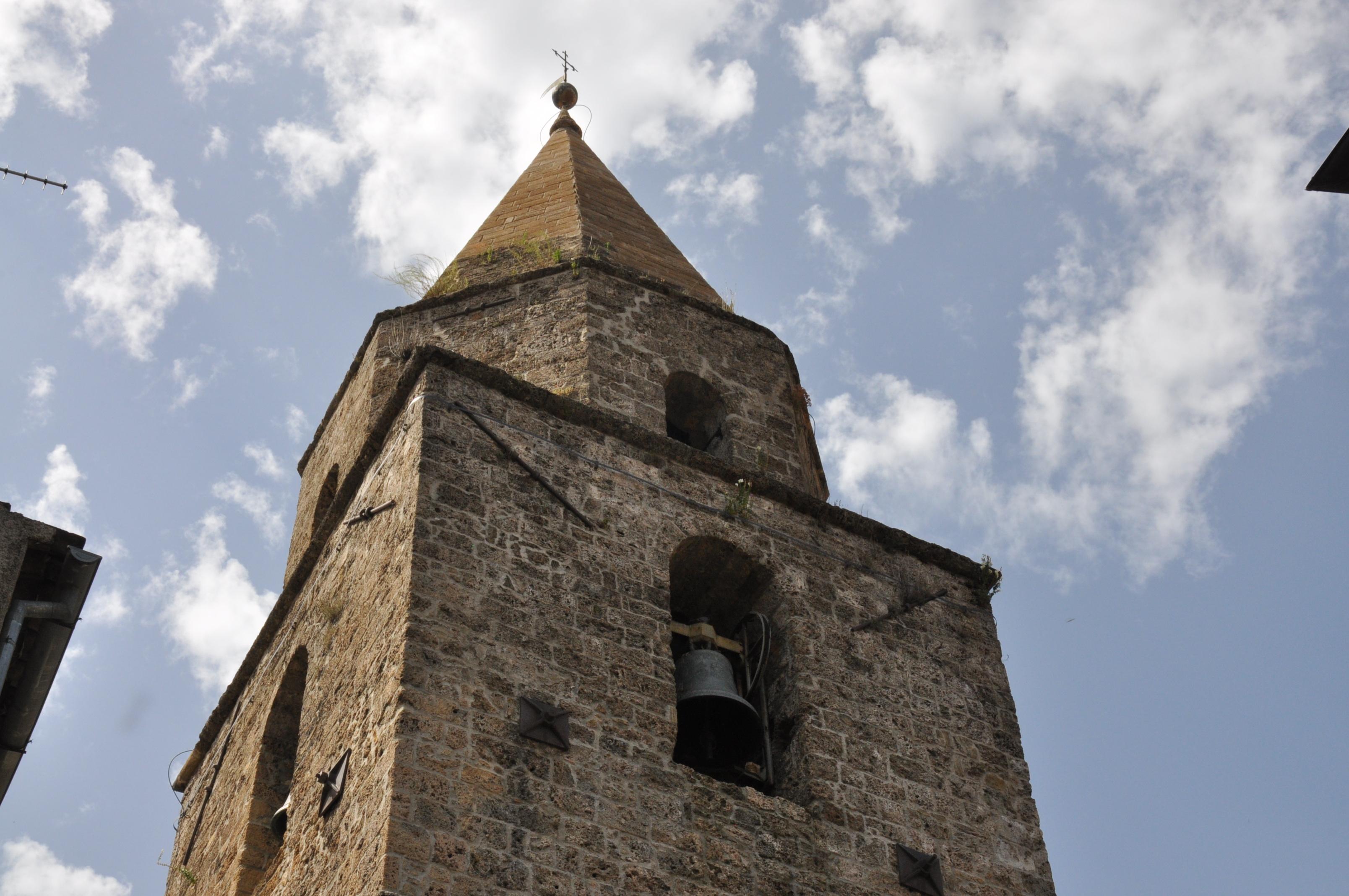 Torre campanaria, por valeria napoli