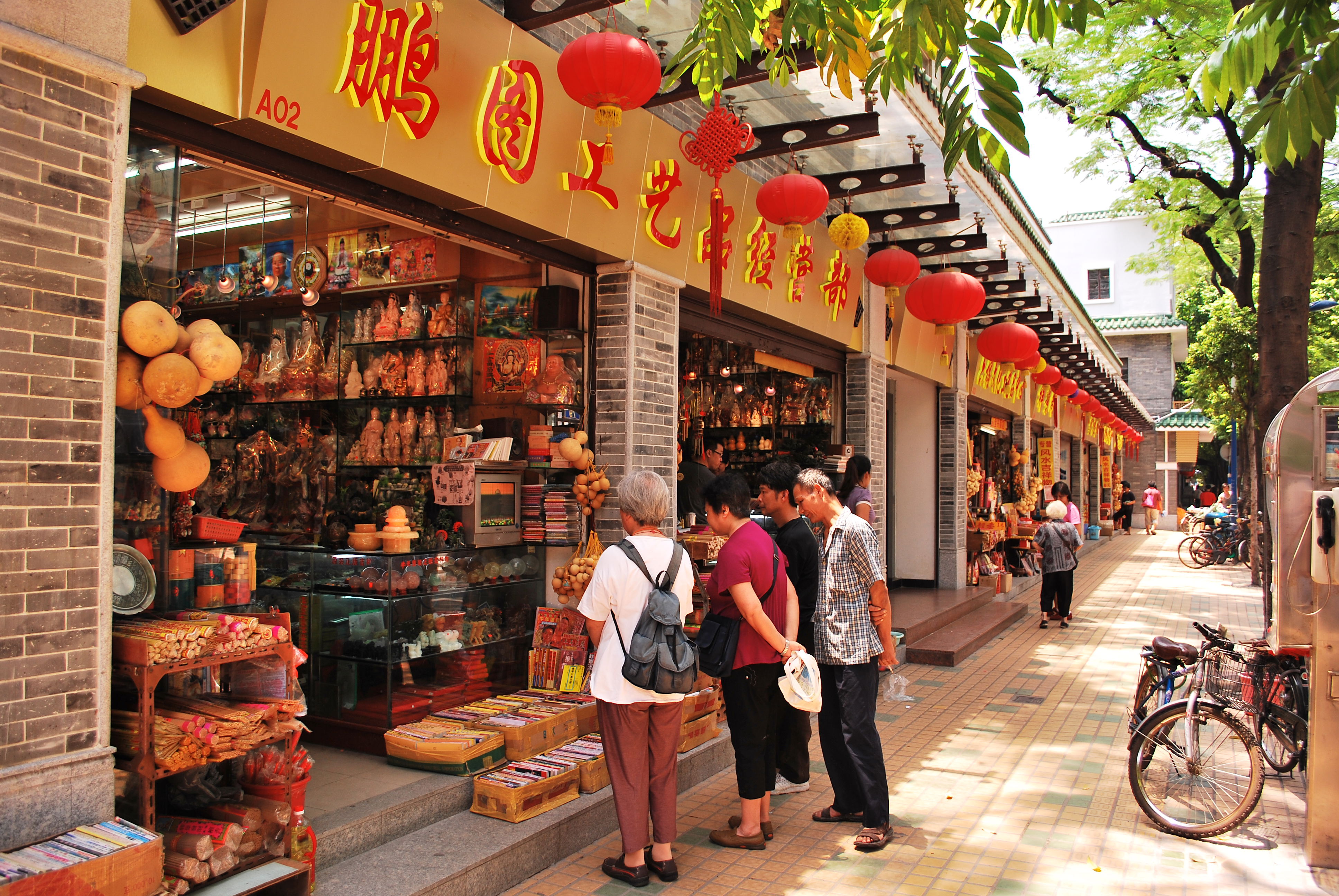 Tiendas de recuerdos en la calle Liu-Rong, por David Esteban