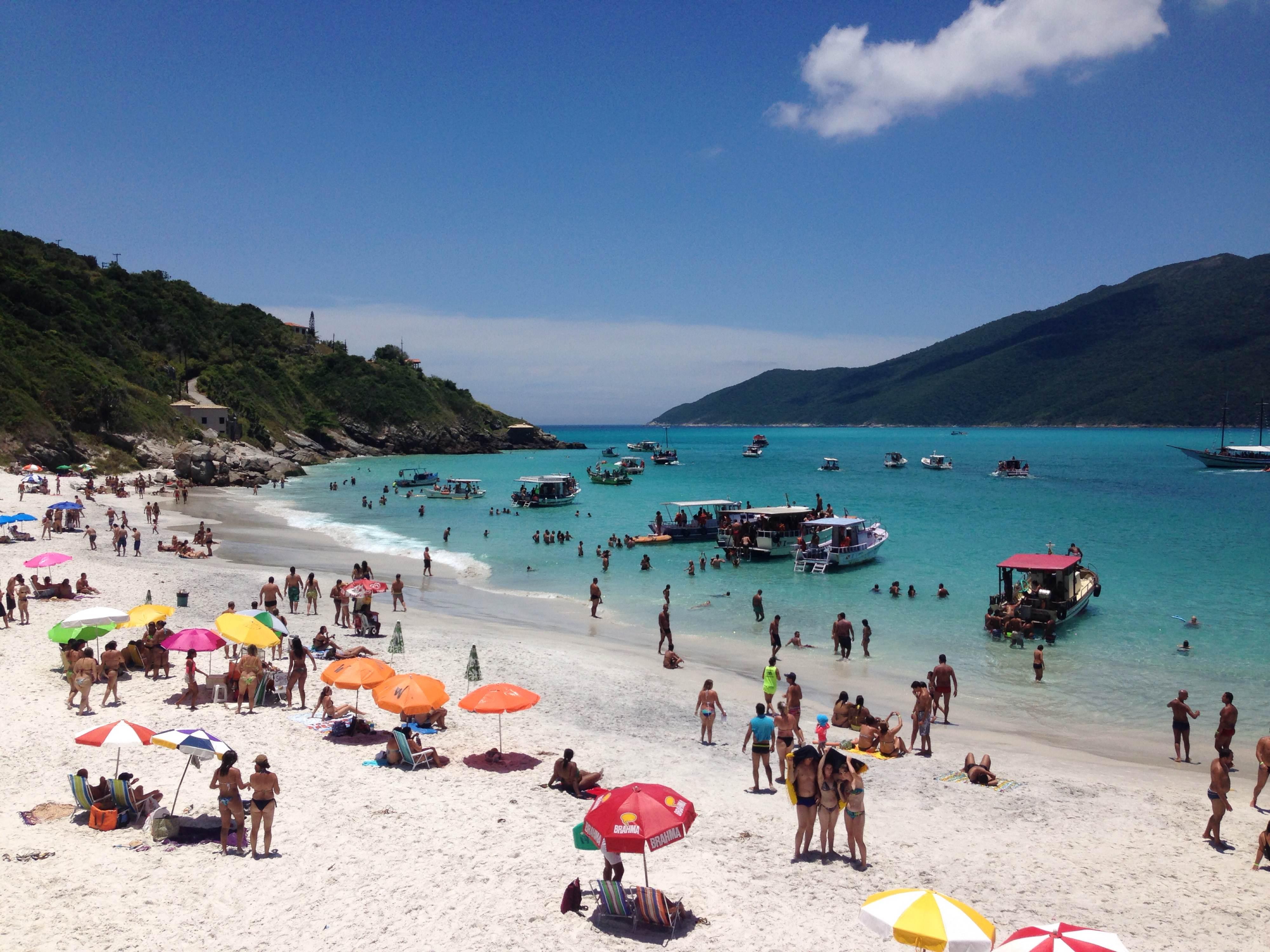 Playa del Pontal do Atalaia, por Rebecca Cirino