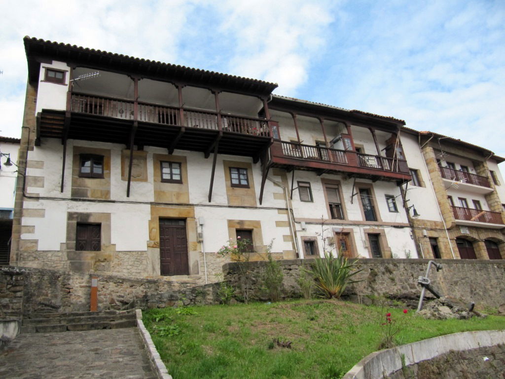 Casona de Pedro Suarpérez, por Lala
