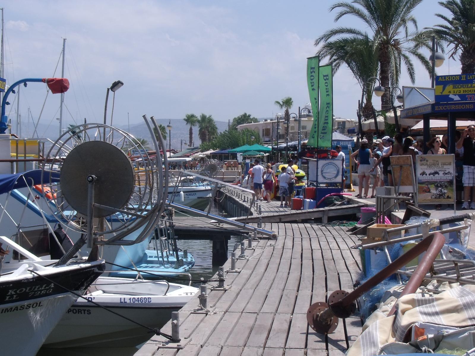 Puerto Deportivo de Latchi-Latsi, por sala2500