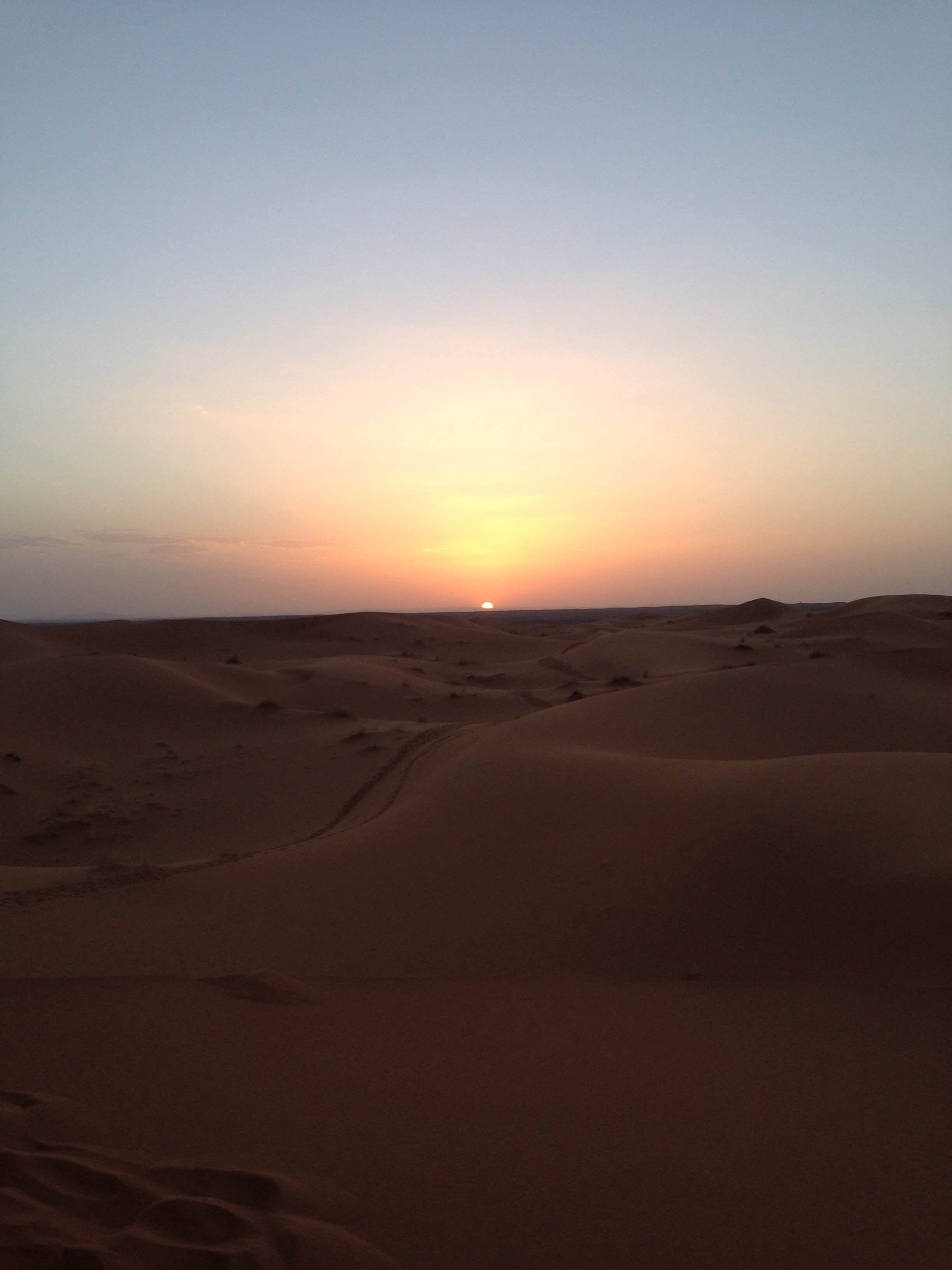 Desierto rojo del Sahara, por tomas hevia