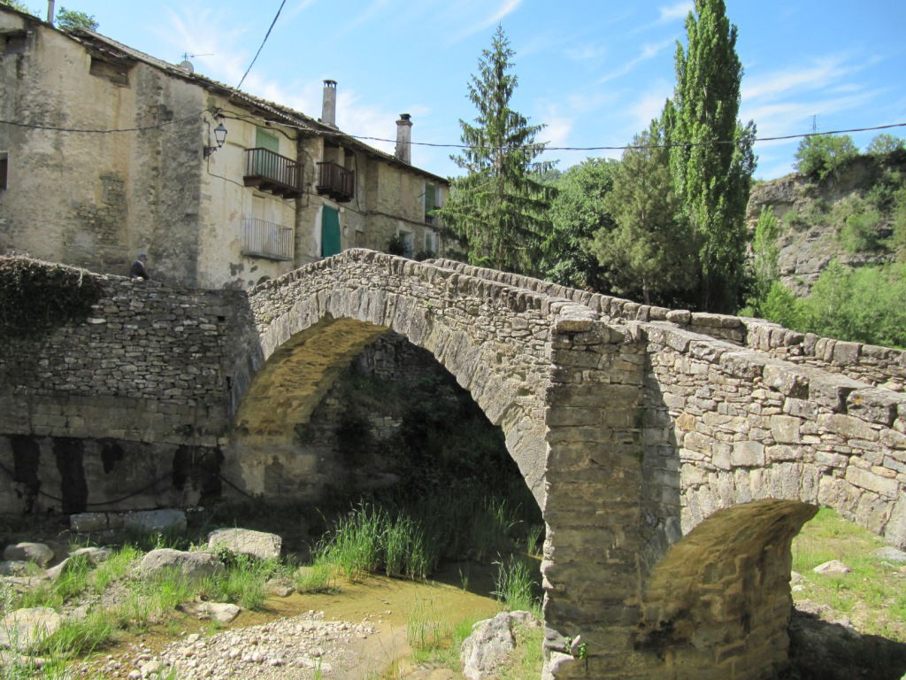 Puente medieval de Montañana, por Lala