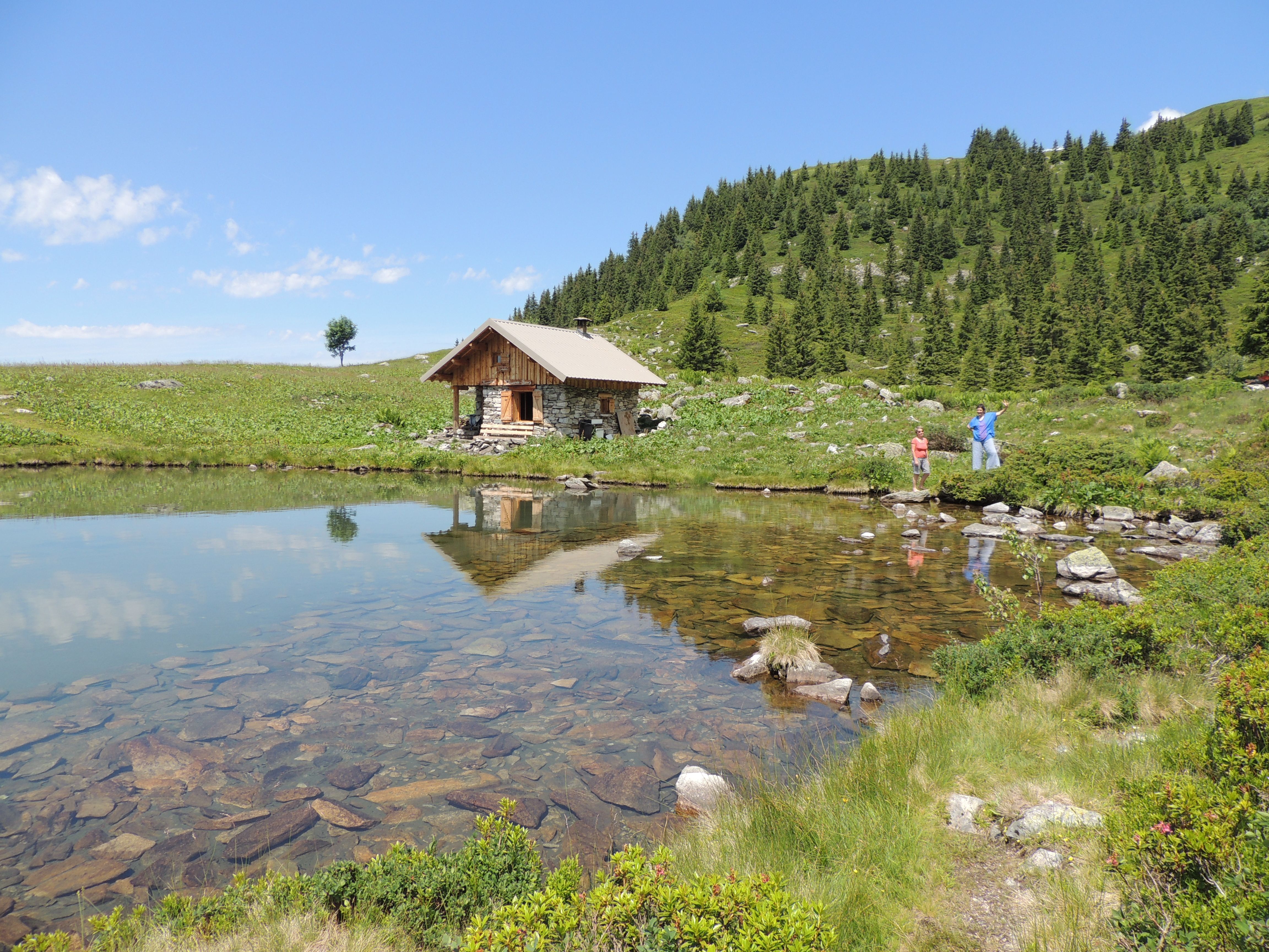 Descubre la magia de los lagos en Bretaña y sus paisajes encantados