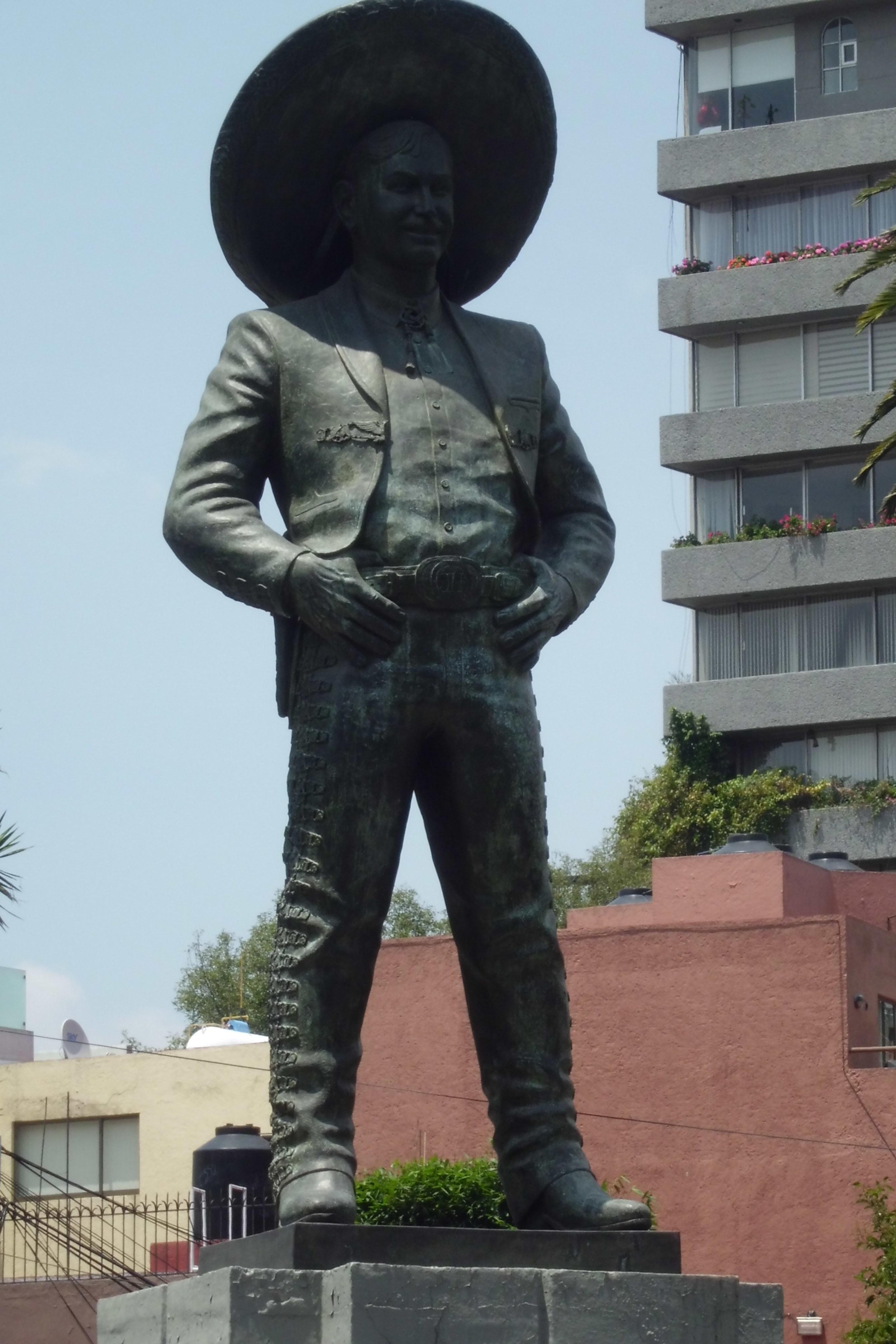 Estatua a Jorge Negrete, por Pita Hernandez