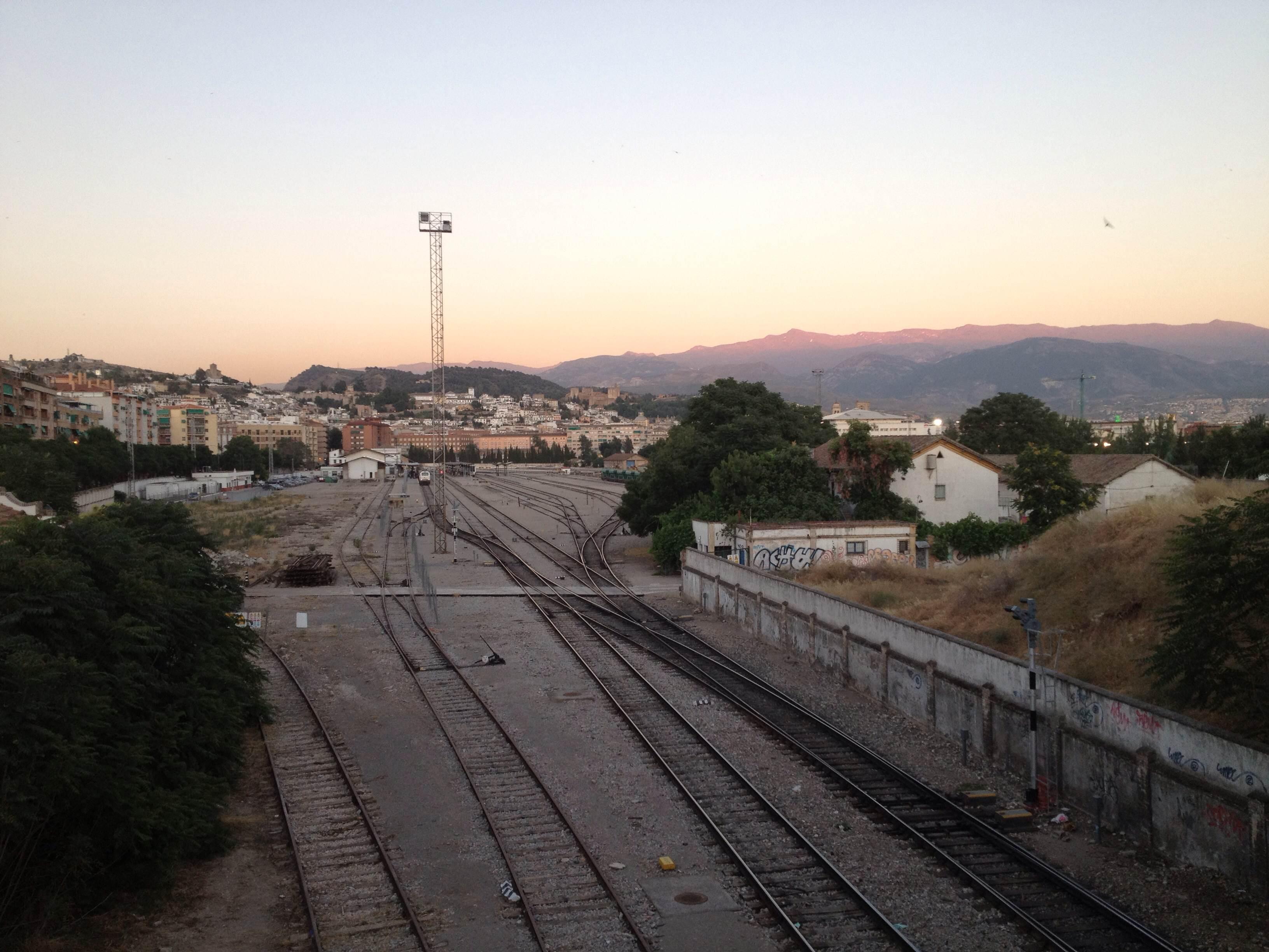 Estación De Tren De Granada, por Victoriano Izquierdo