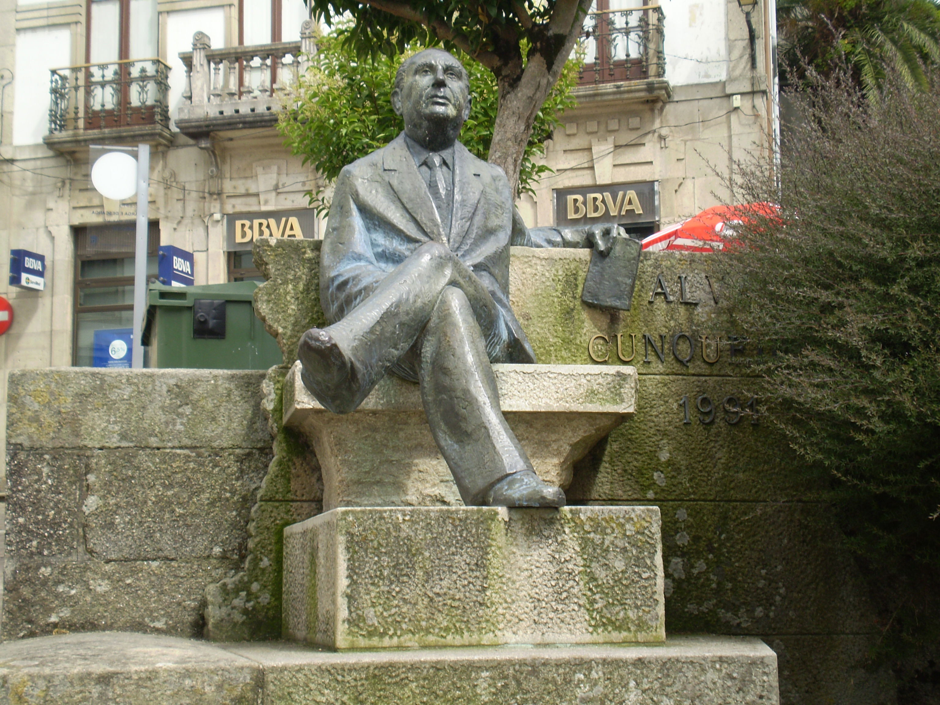 Estatua a Alvaro Cunqueiro, por Sidney