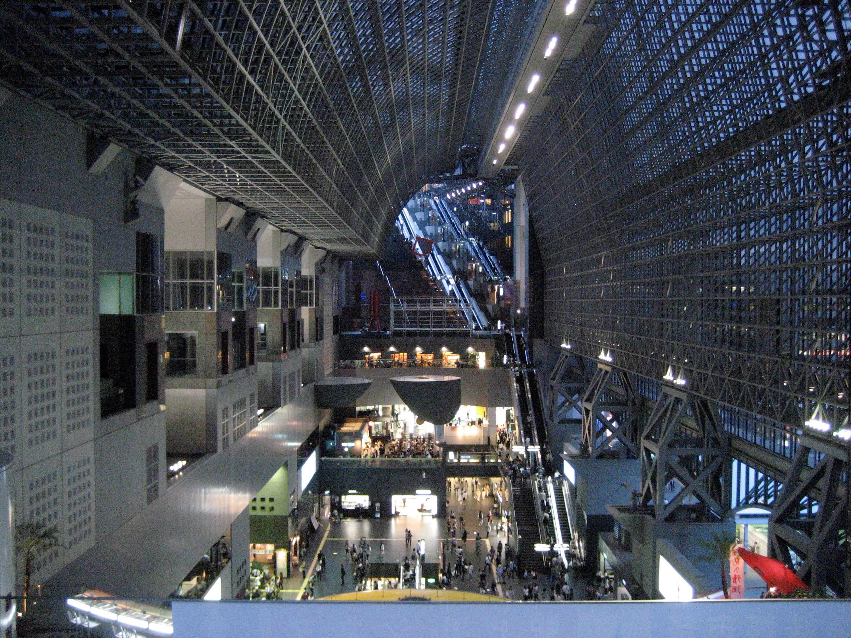 Estación de trenes de Kyoto, por MacPulsar