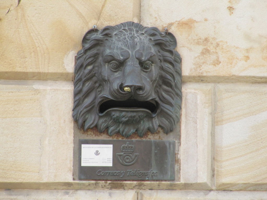 Edificio de Correos, por Lala