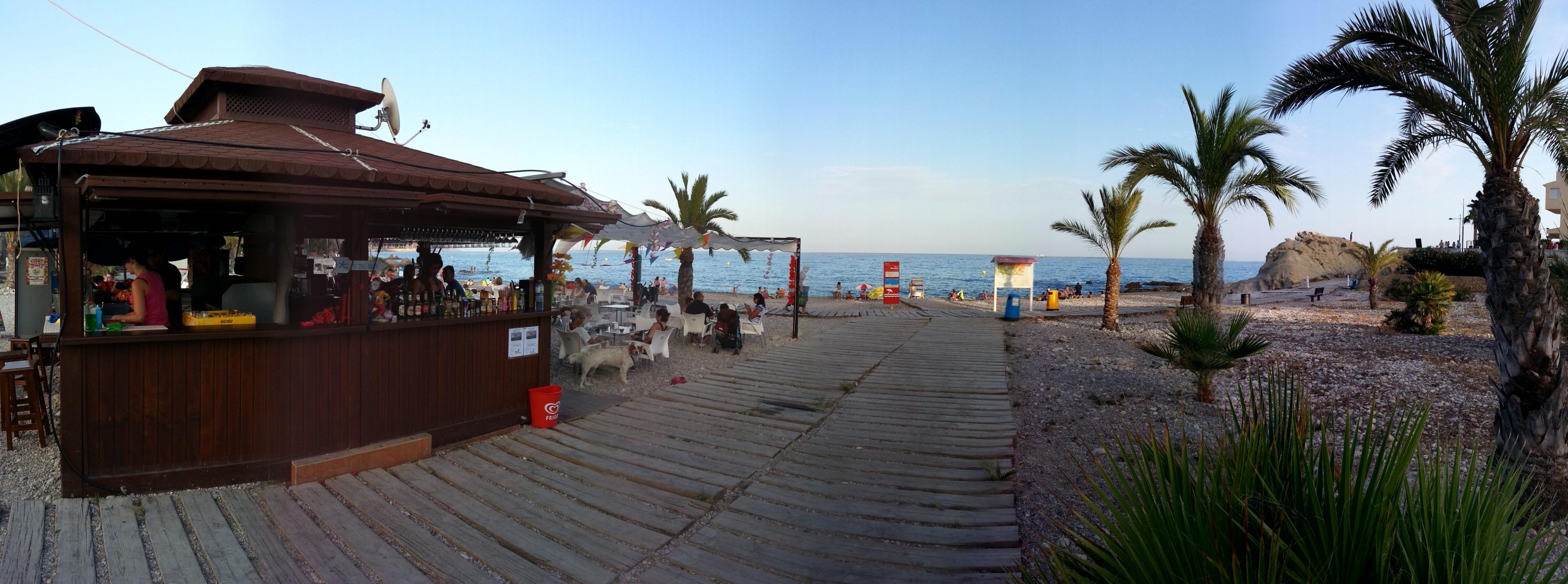 Playa estudiantes en Villajoyosa, por CIBERFRECUENCIA RADIO