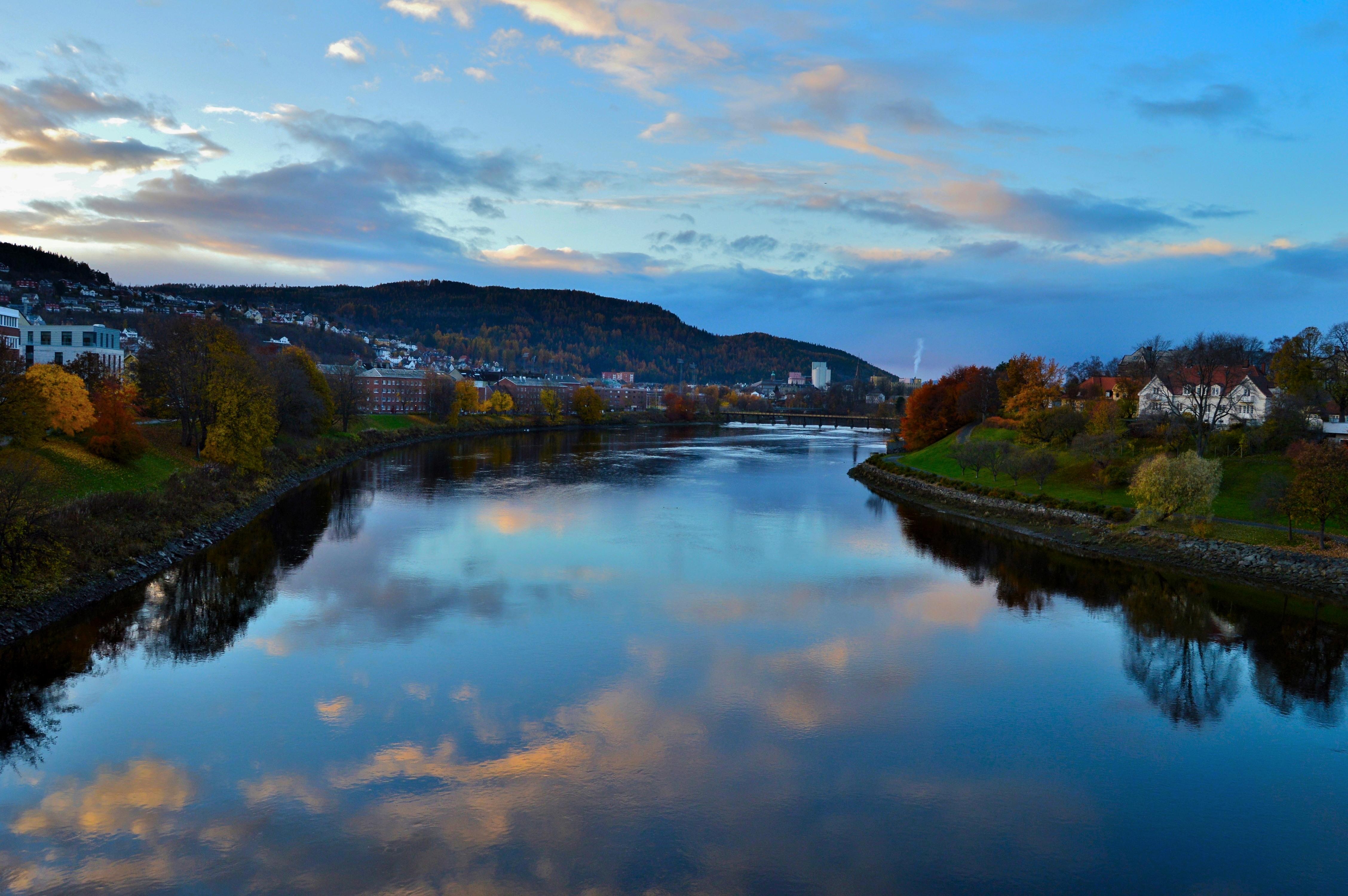 Ríos en Noruega: explorando sus paisajes y remolinos de belleza