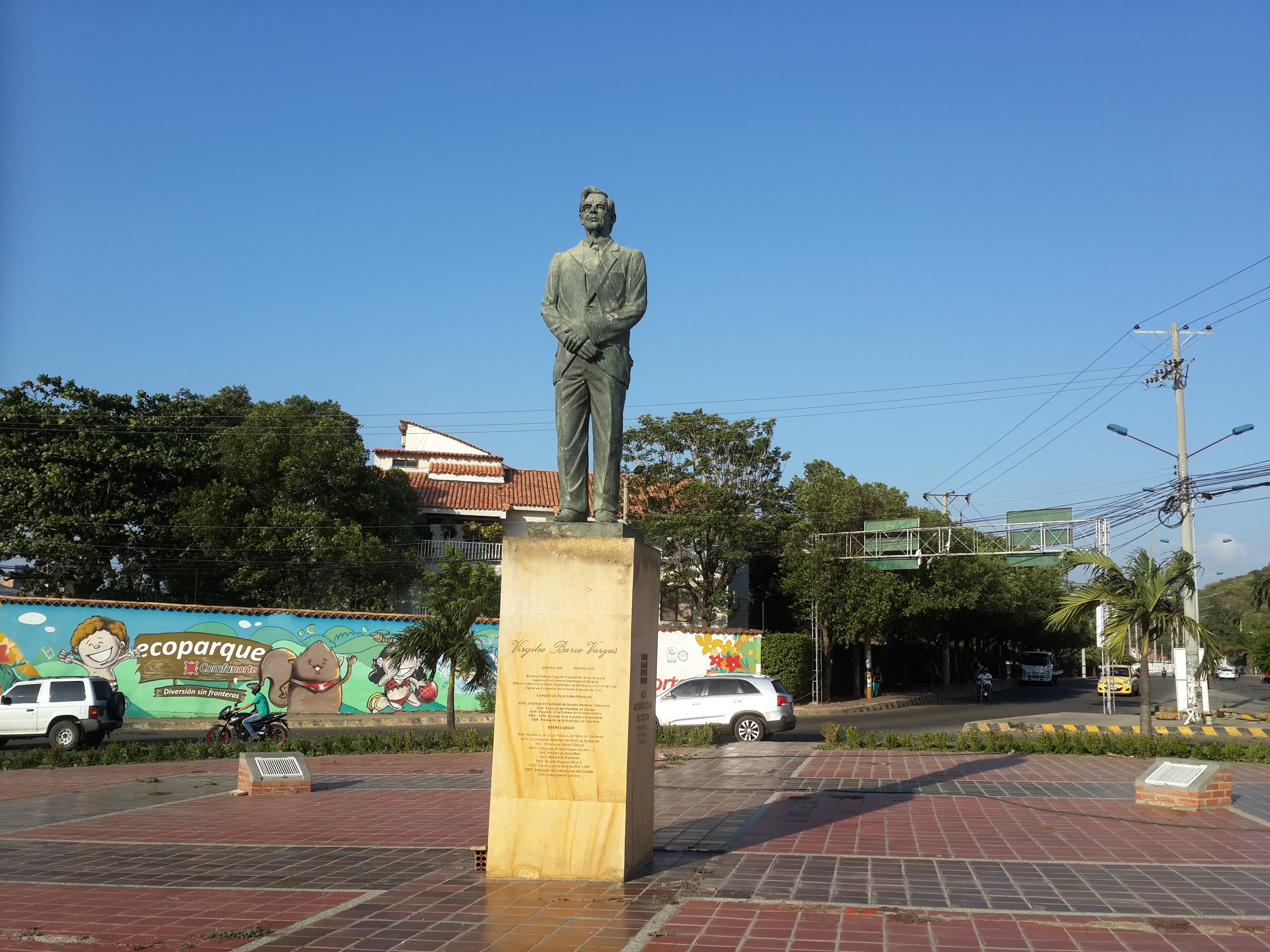 Monumento a Virgilio Barco Vargas, por César - Mochilero