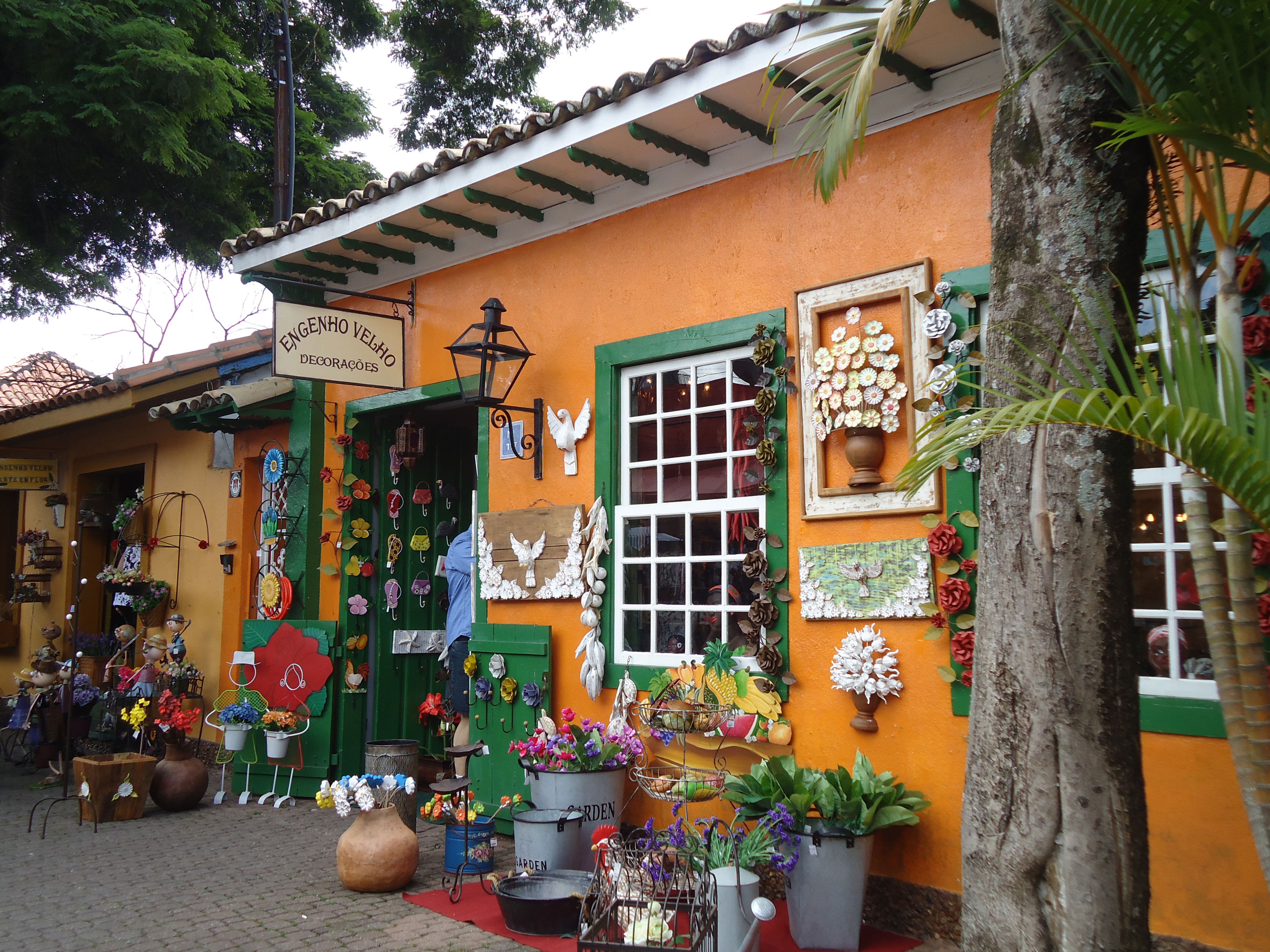 Feria de Artesanias en Embú, por Os Caminhantes Ogrotur