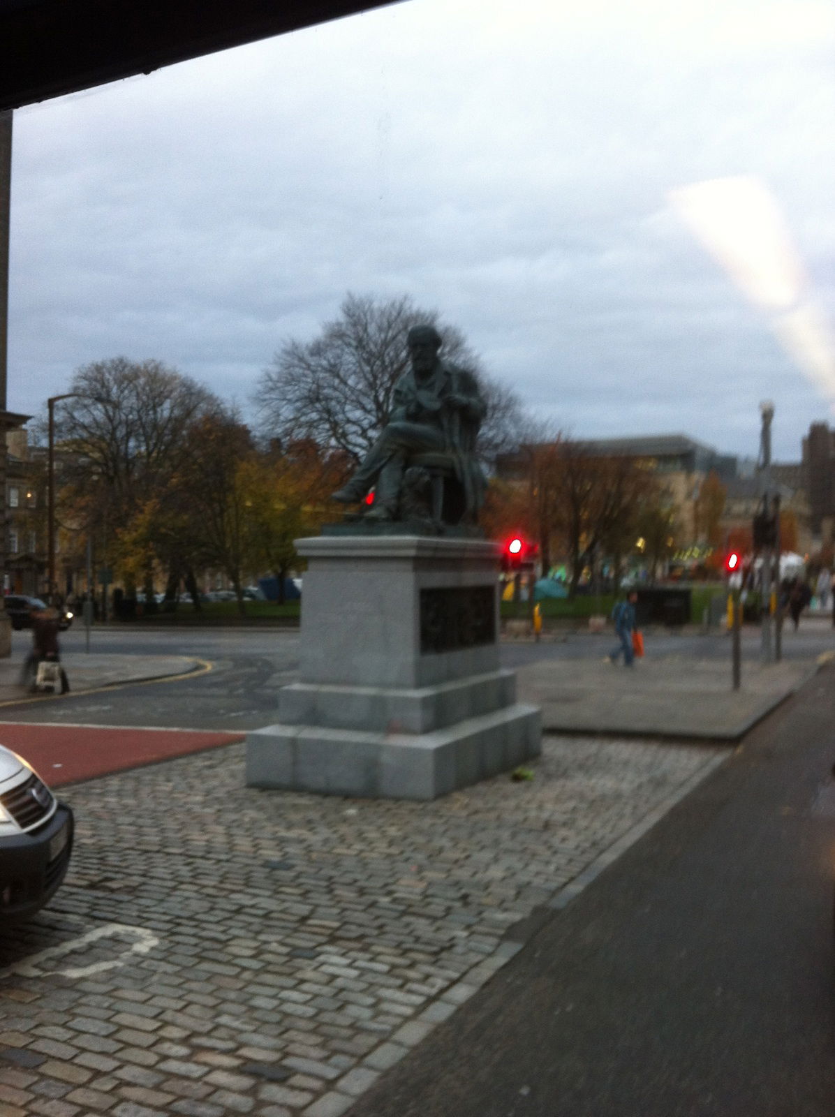 La Estatua De James Clerk Maxwell, por Nistal