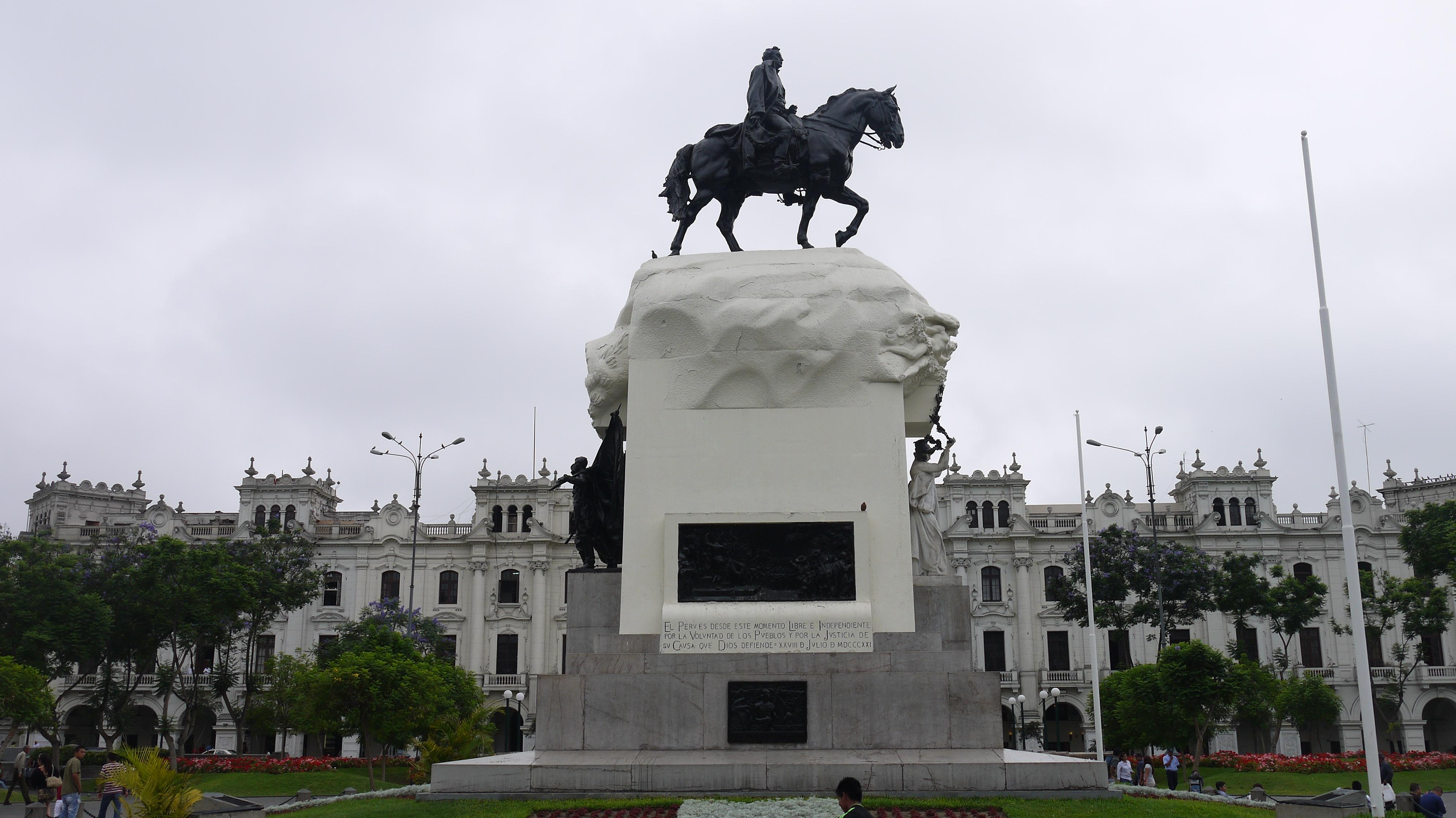 Estatuas en Perú que capturan la esencia cultural y la historia