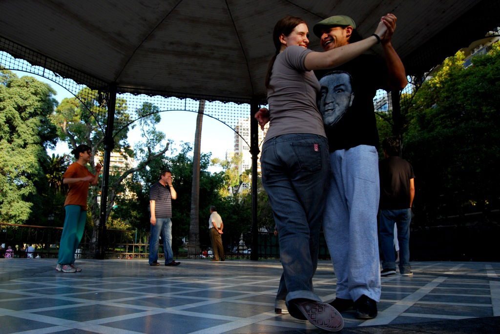 Tango en la Glorieta de Belgrano, por SerViajera