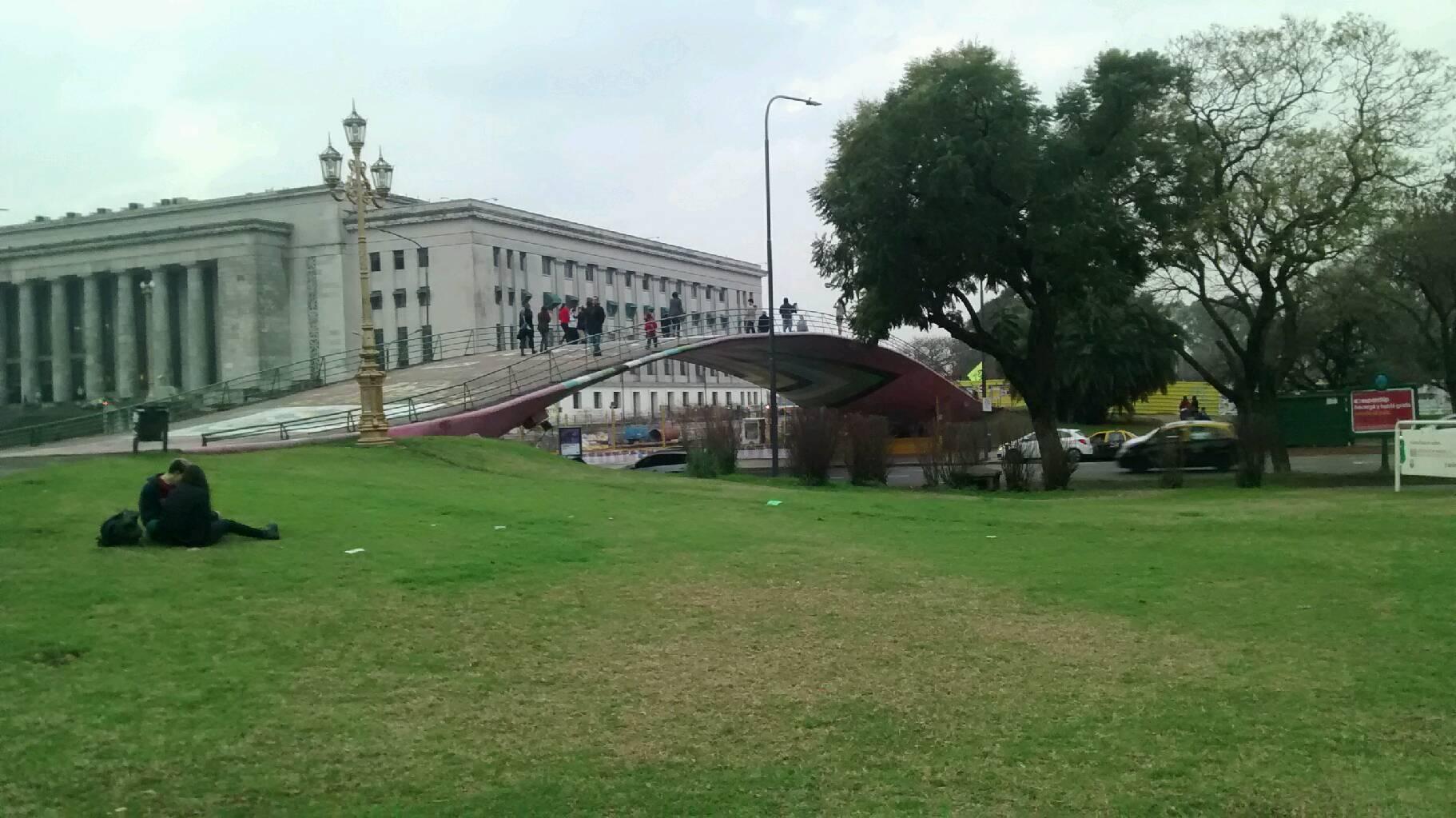 Puente de la Facultad de Derecho, por Fede Bevilacqua