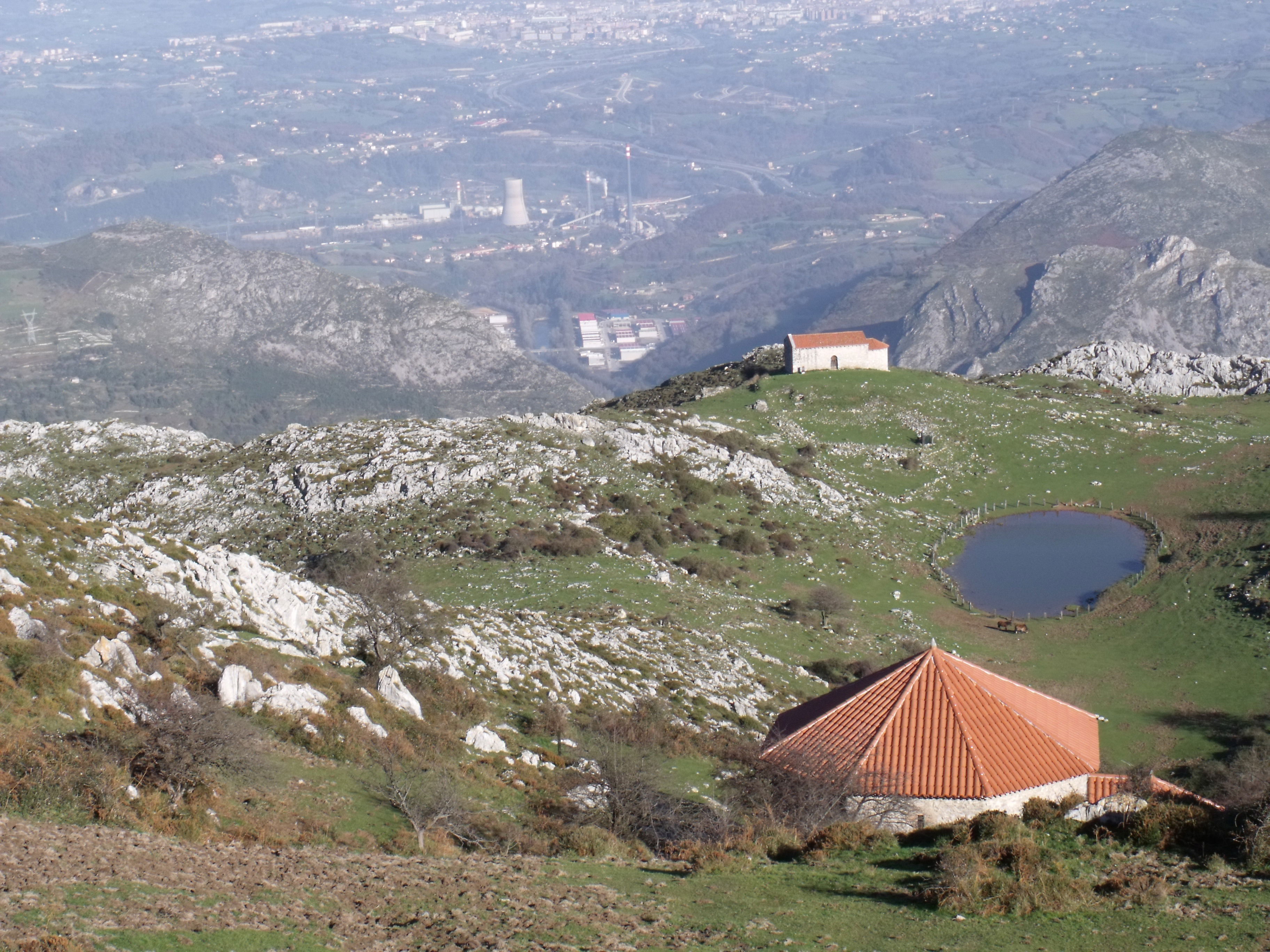 El Monsacro, por Sierra del Aramo