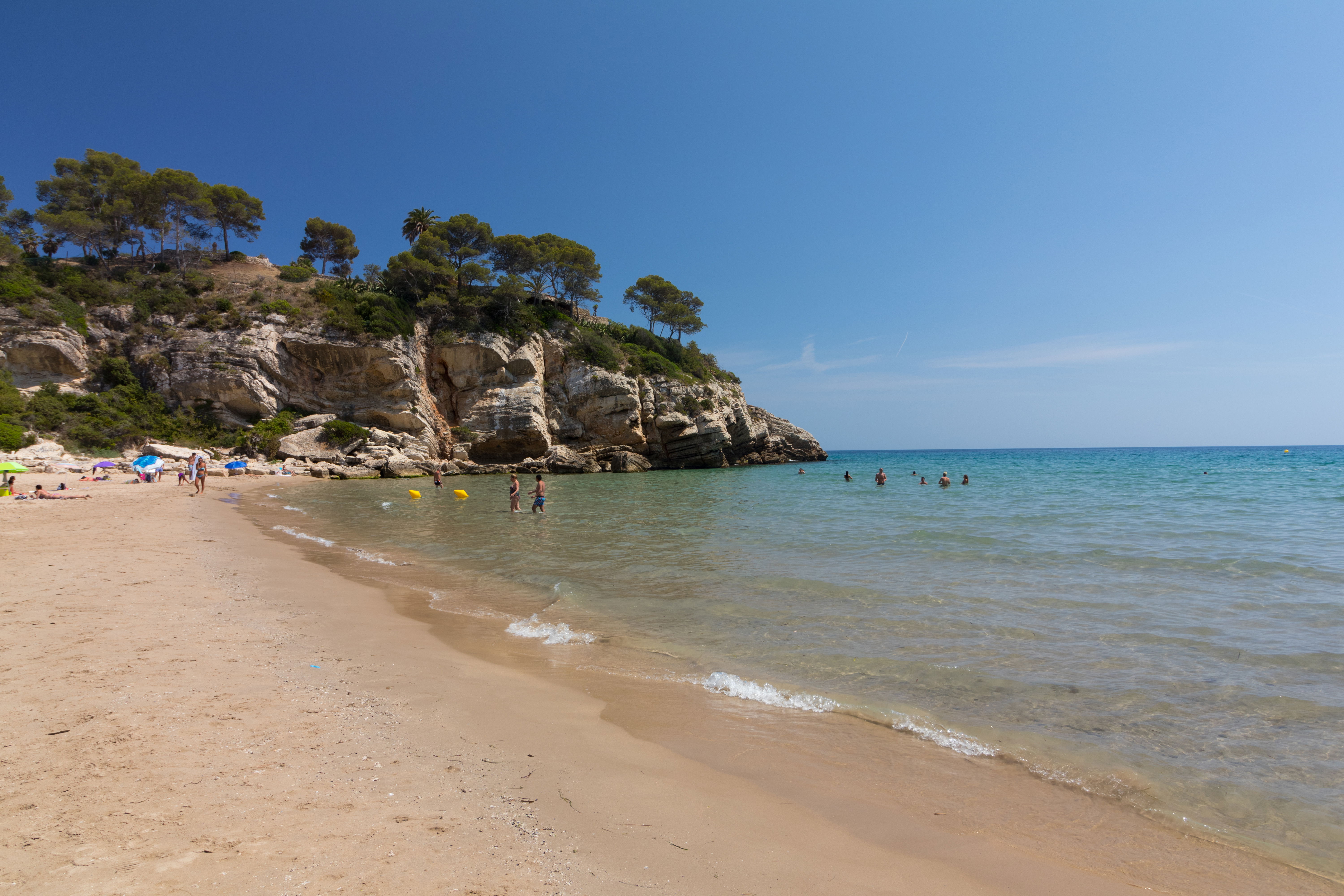 Calas en Salou que te robarán el aliento y te invitarán a explorar