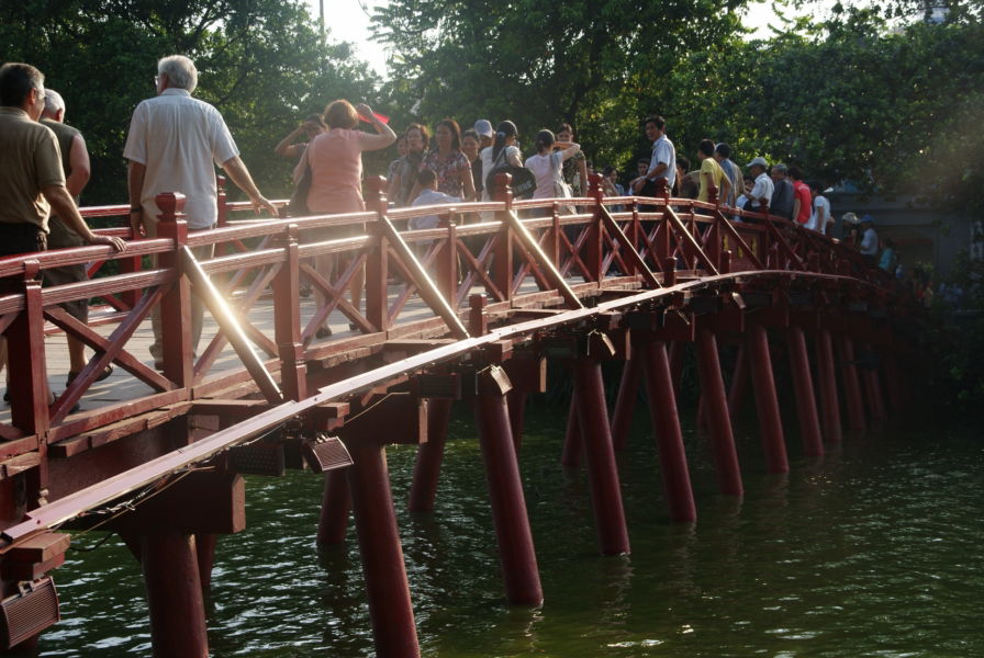 Puente de Cầu Thê Húc (Puente Rojo), por Antoine D'Audigier