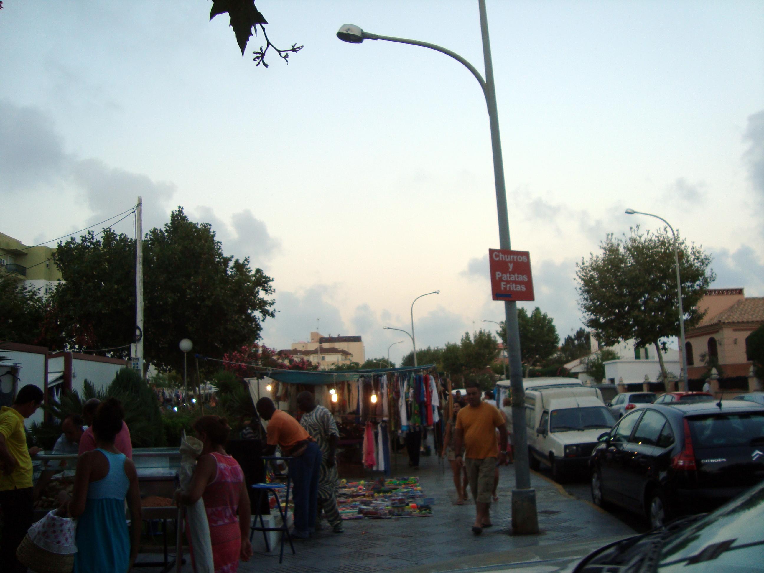 Mercadillo en la Av. Castilla, por Marta Pilar
