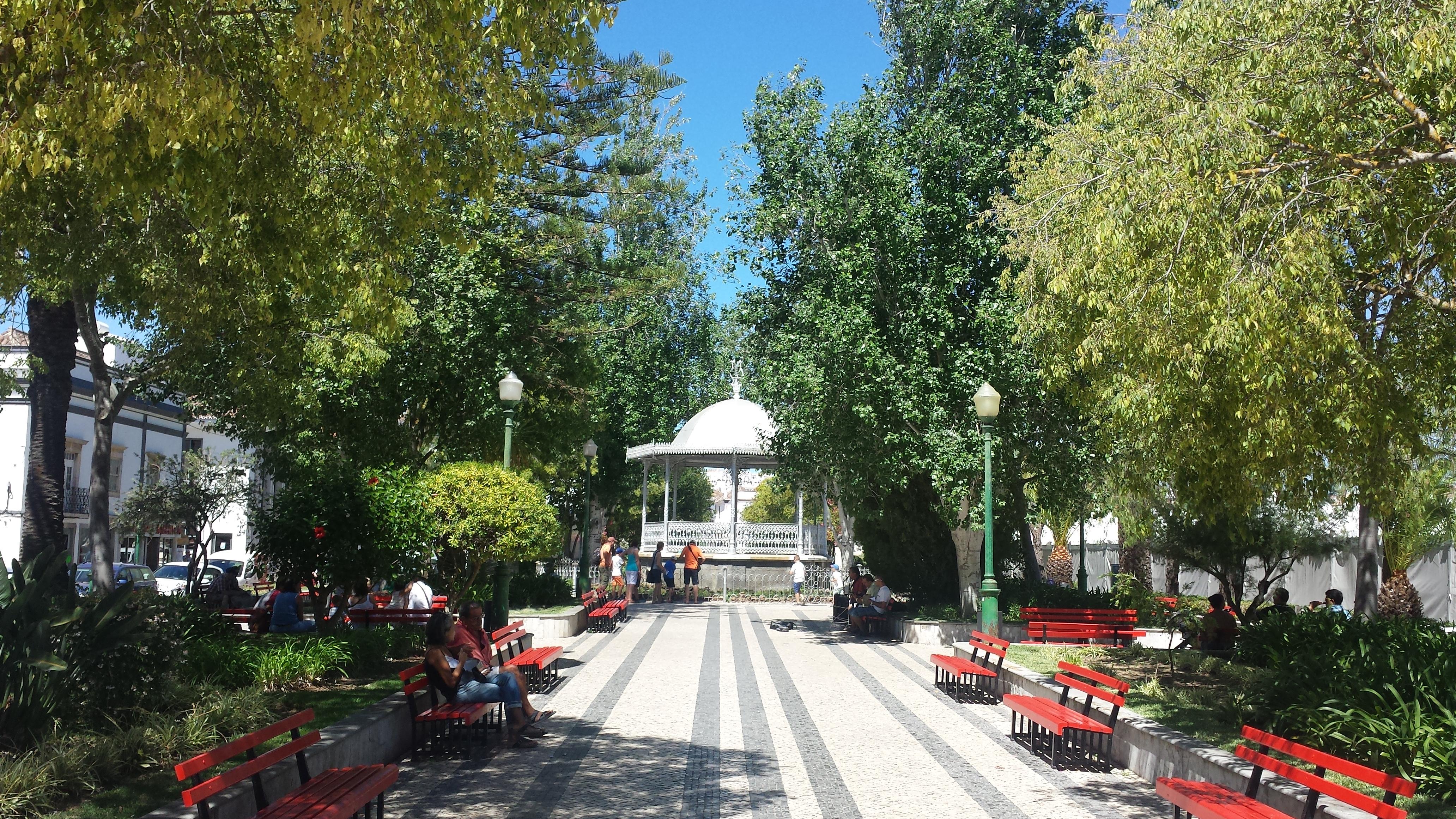 Calles de Tavira: un viaje por la historia y encanto del Algarve