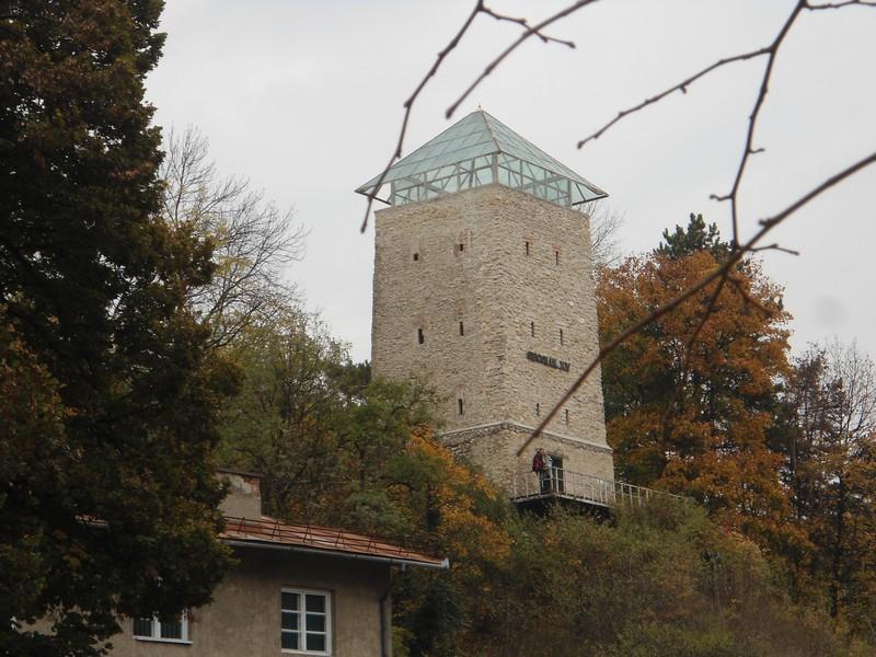 Torre negra de Brasov, por Marie & Matt