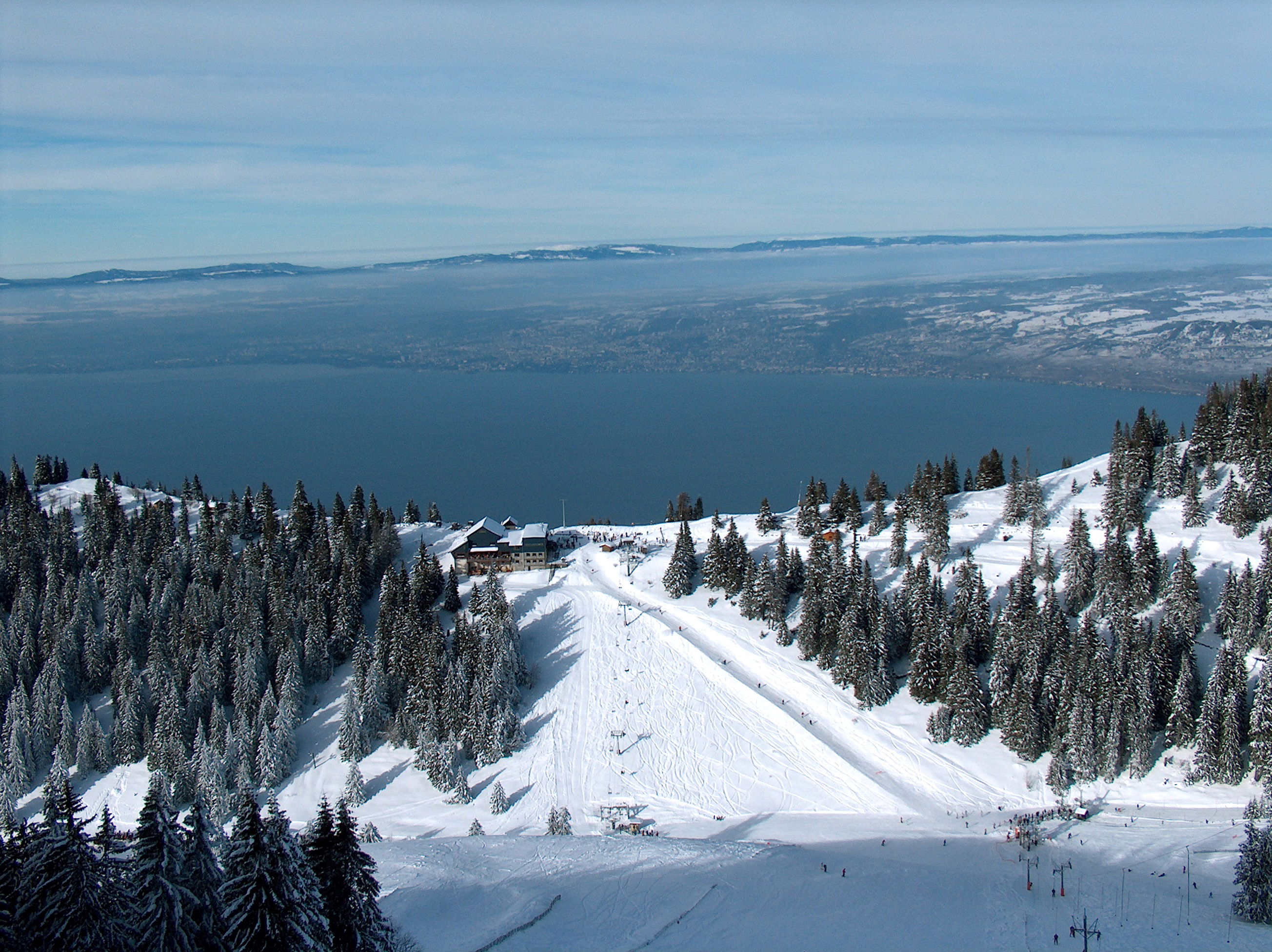 Vista de Thollon-les-Memises, por Stations de ski