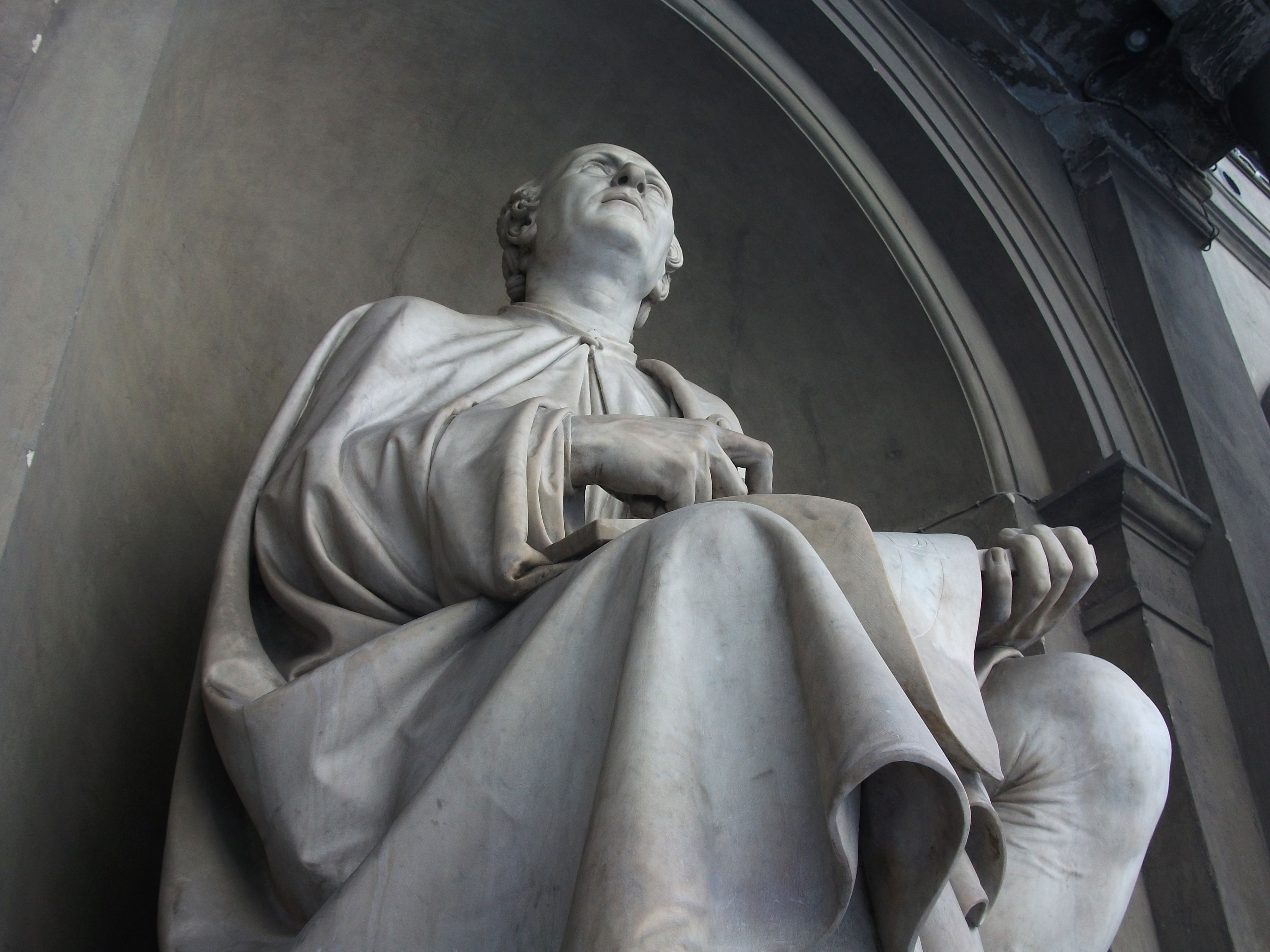 Estatua de Filippo Brunelleschi, por Azzonzo
