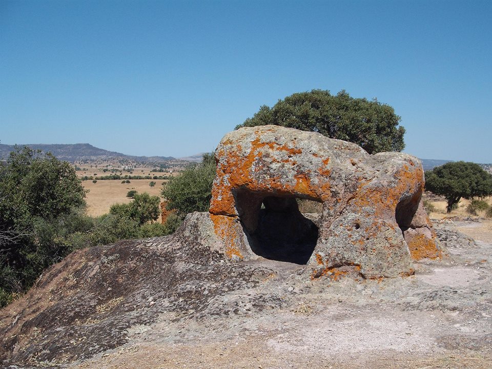 Necropoli di Sant’Andrea Priu, por Giovanni Sedda