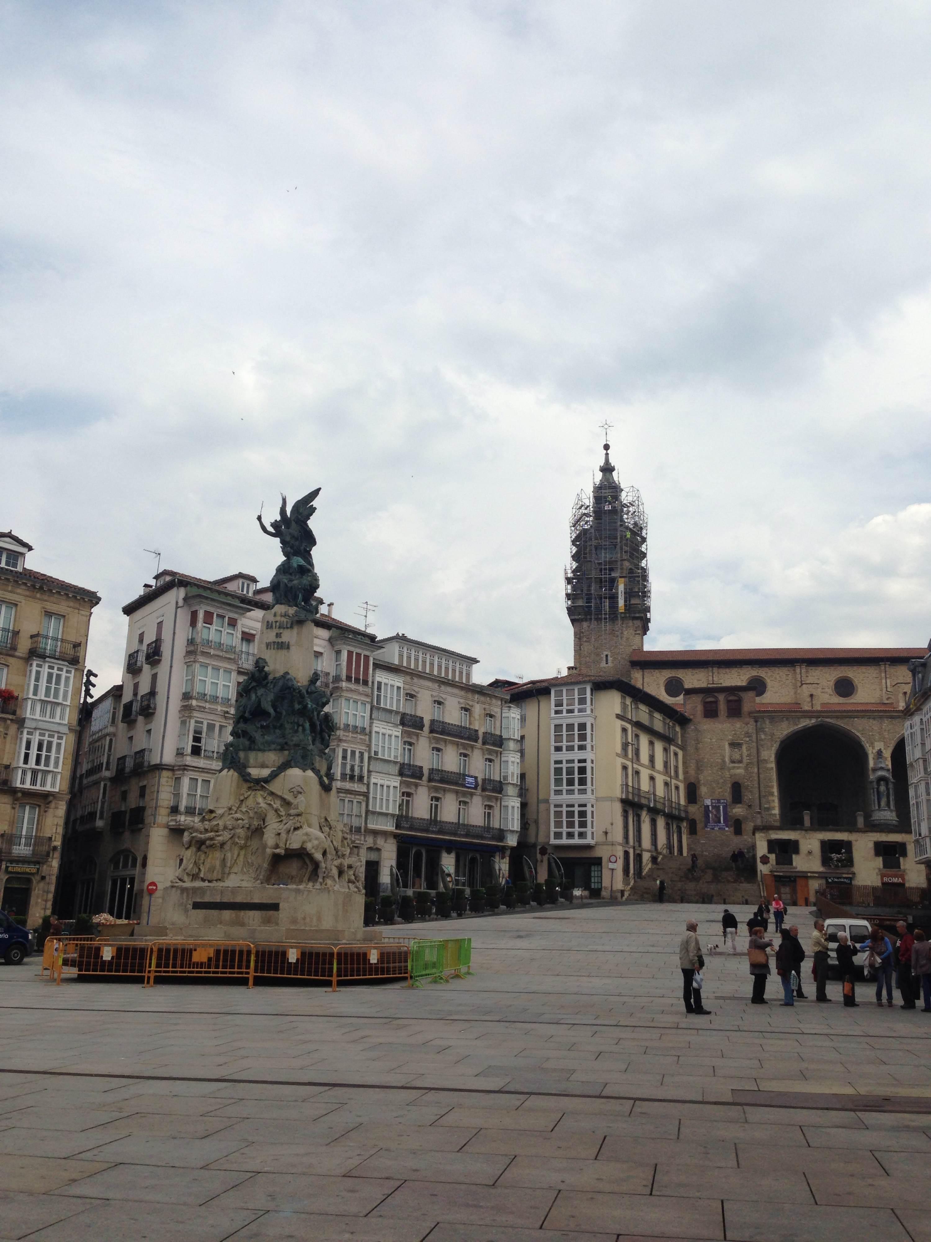 Estatuas en Vitoria-Gasteiz un recorrido por su historia y arte urbano