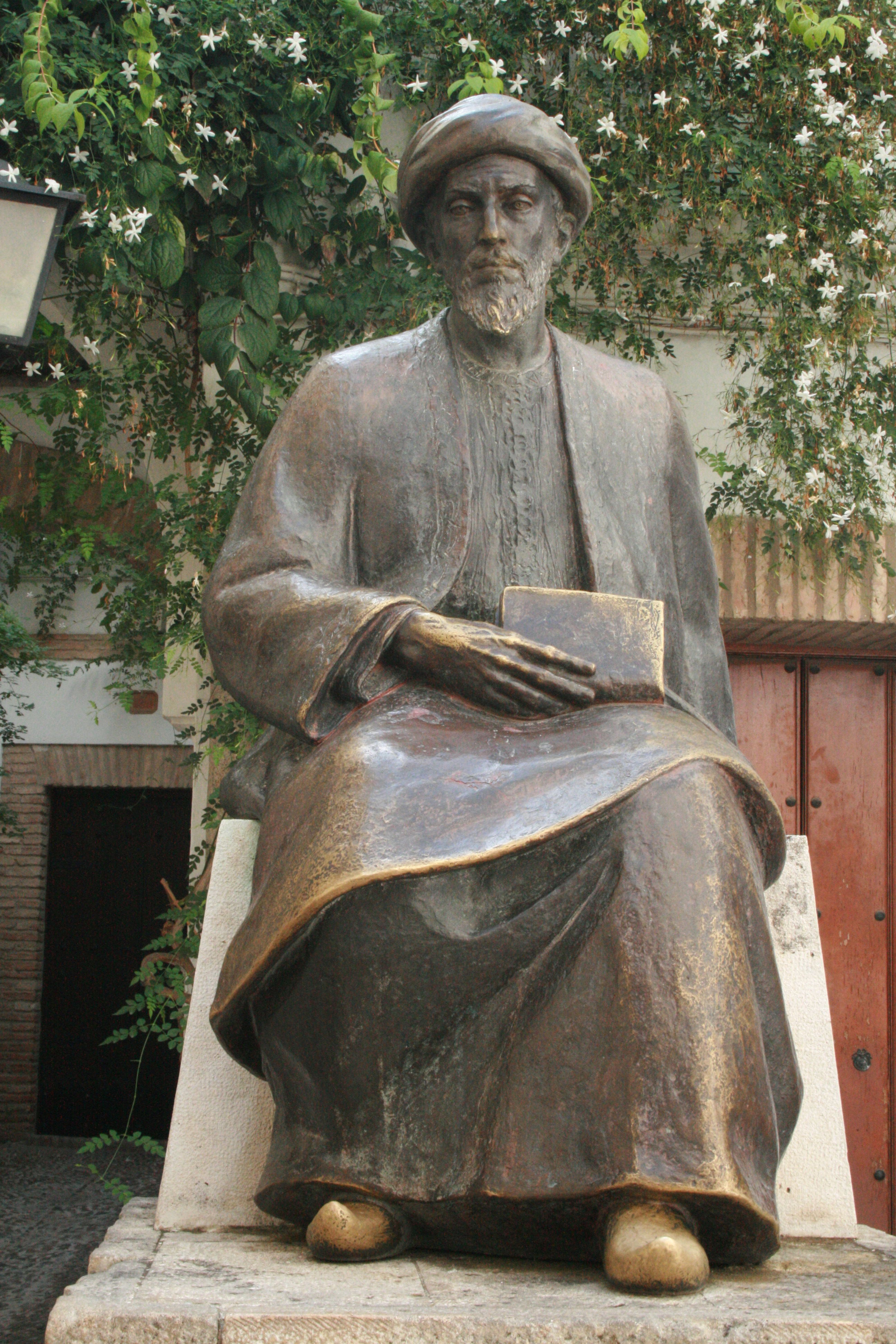 Estatua de Maimónides, por Damaso