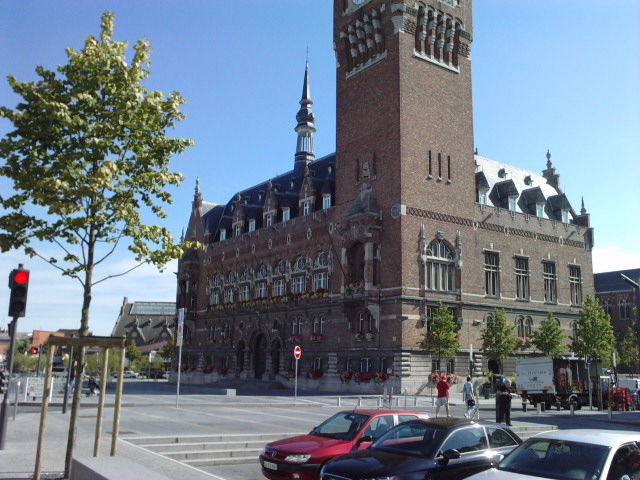 Ayuntamiento Armentières, por RomainDemolie