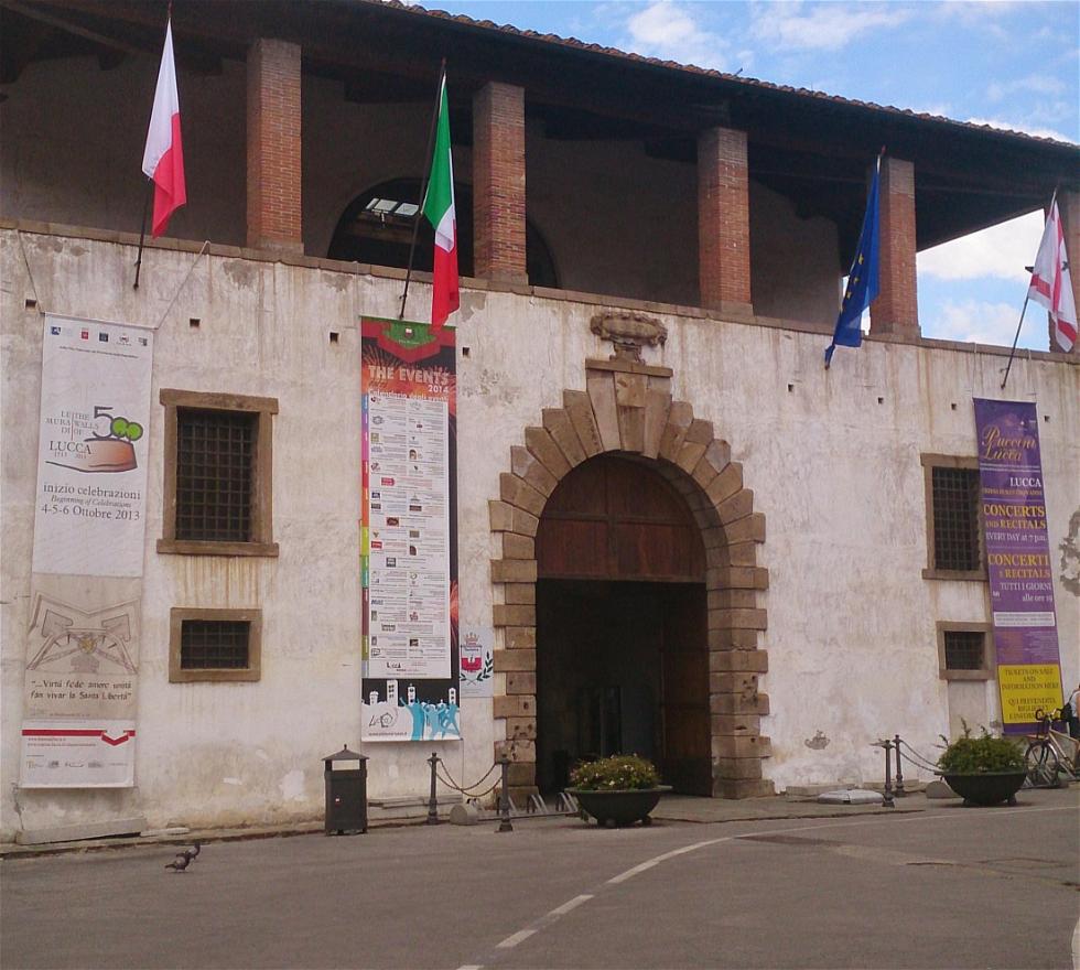 lucca tourist information centre