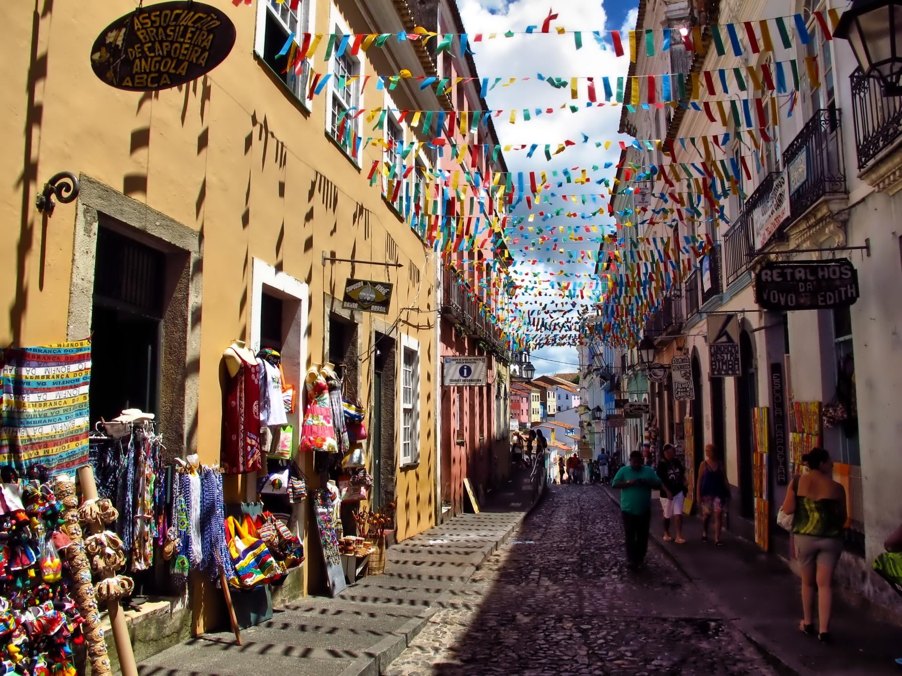 Calles de Salvador que cuentan historias y sorprenden a cada paso