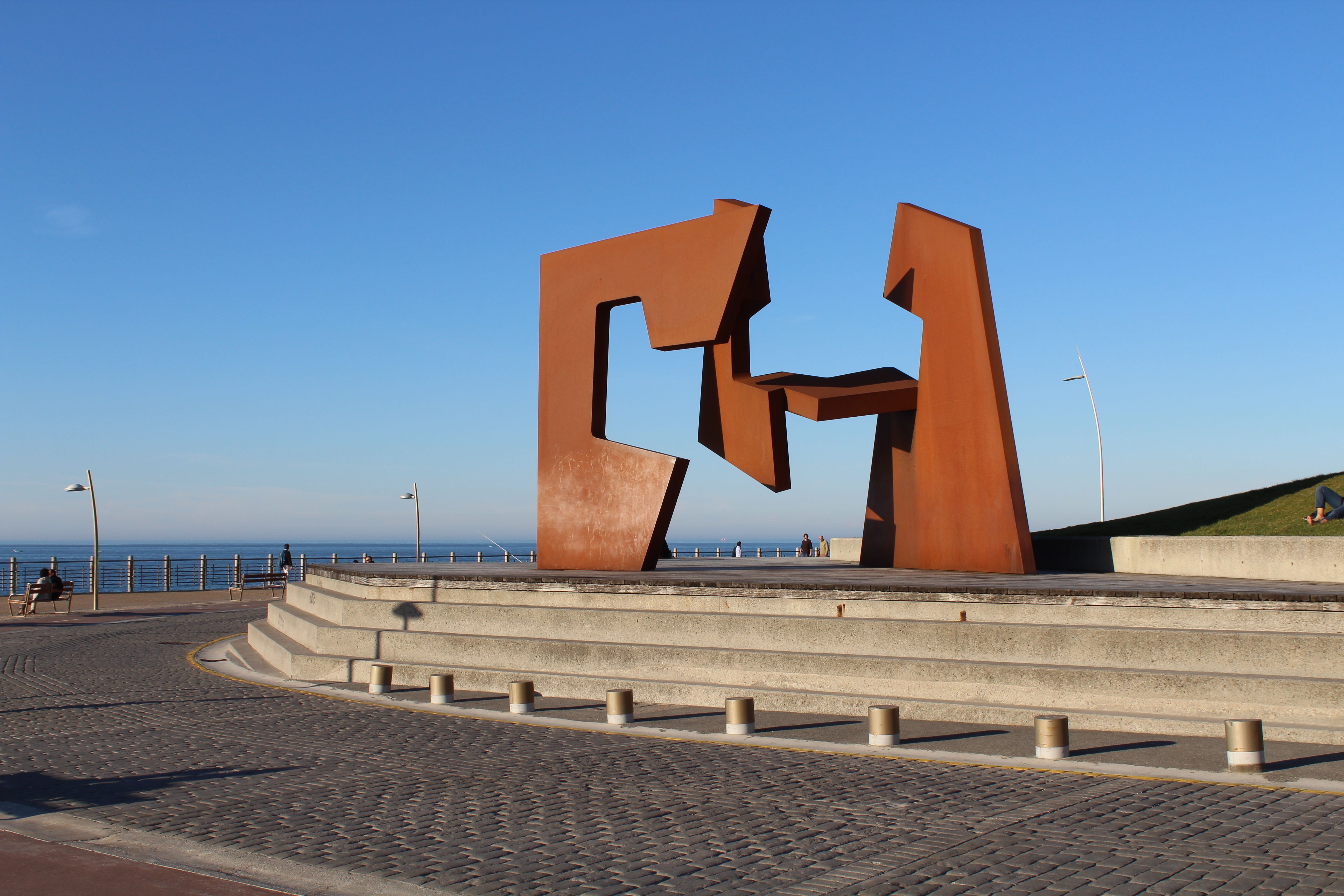 Estatuas en San Sebastián: un recorrido por esculturas emblemáticas