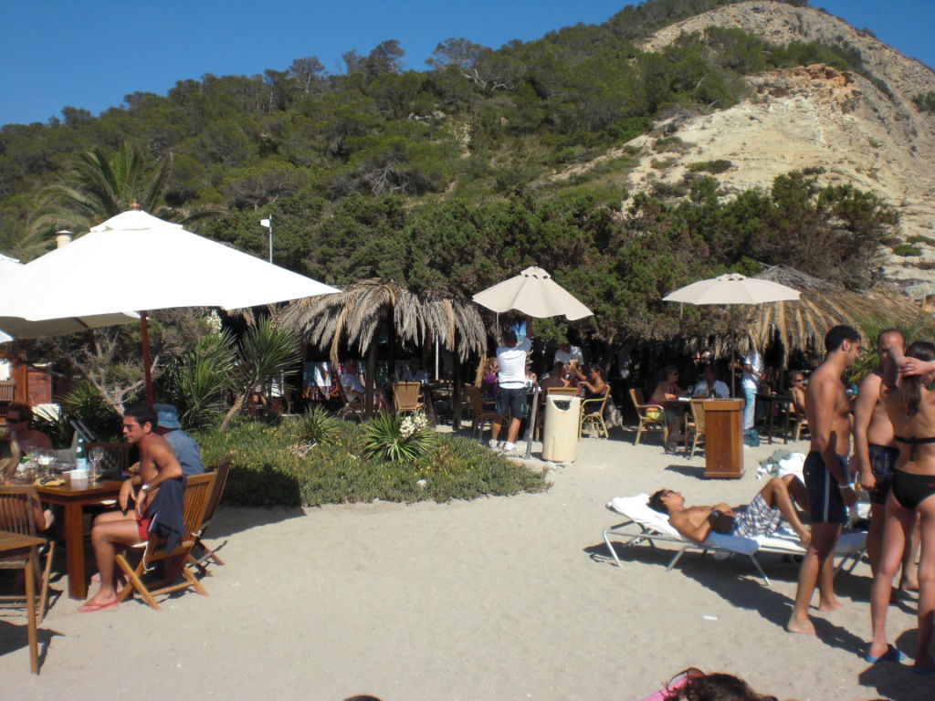 Cala Jondal, por grupoplayasol.com
