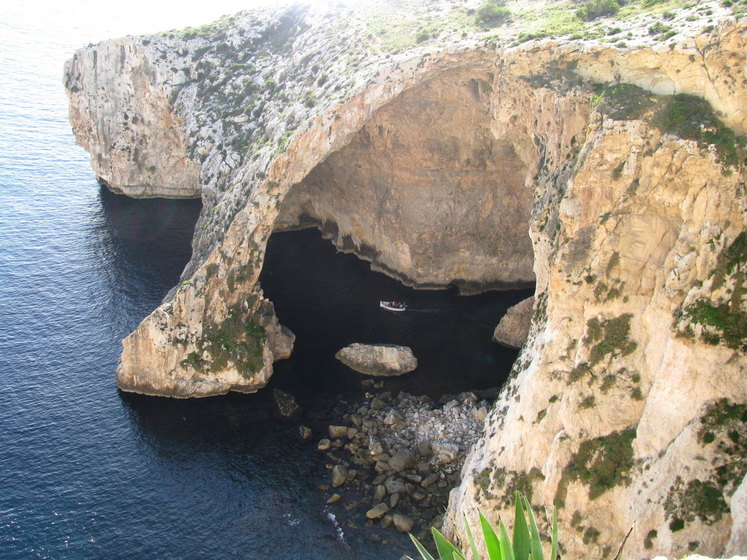 Mirador sobre Blue Grotto, por Lonifasiko