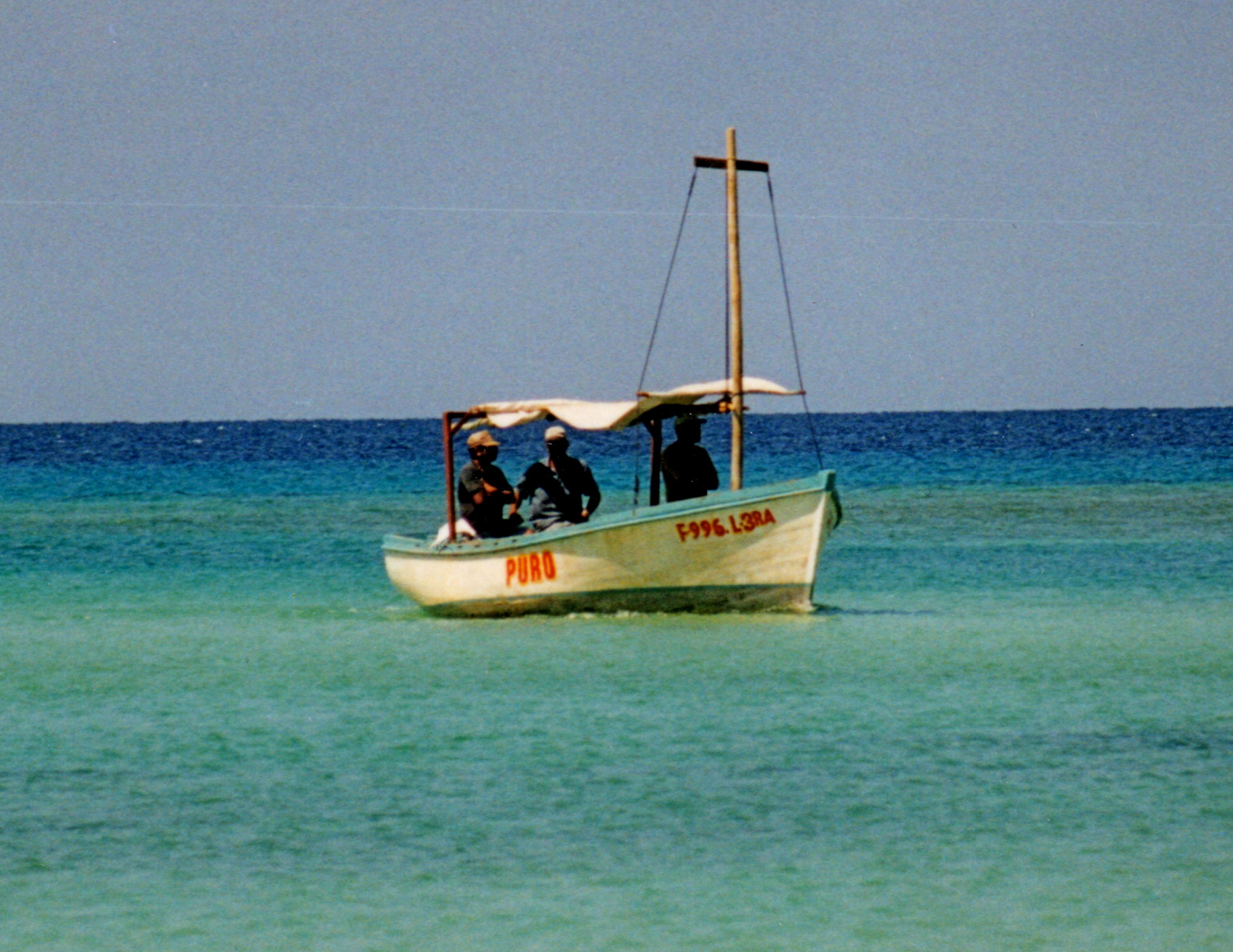 Playa en Holguín, por José Enrique Fernández