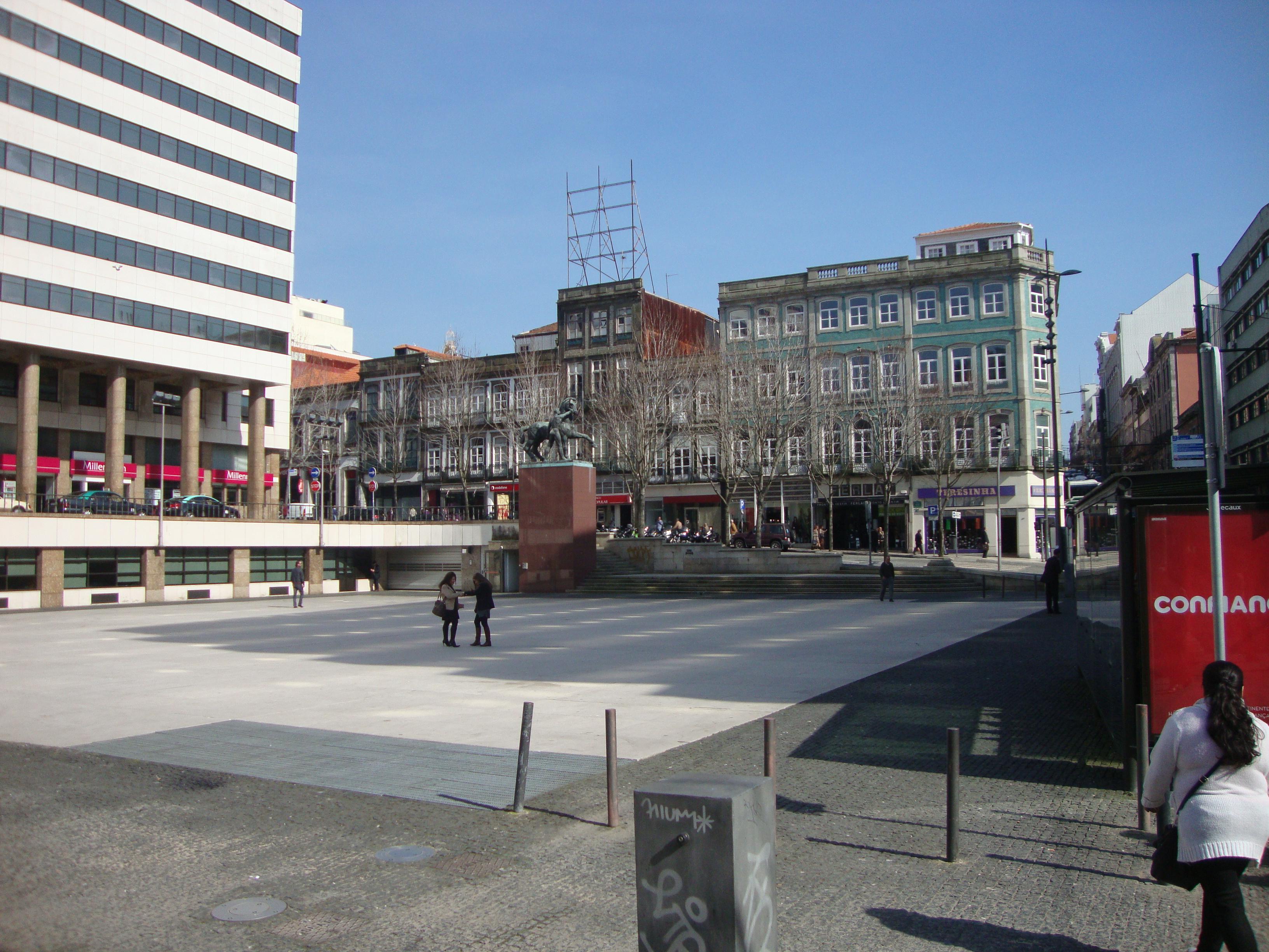 Praça de D. João I, por Helena Compadre
