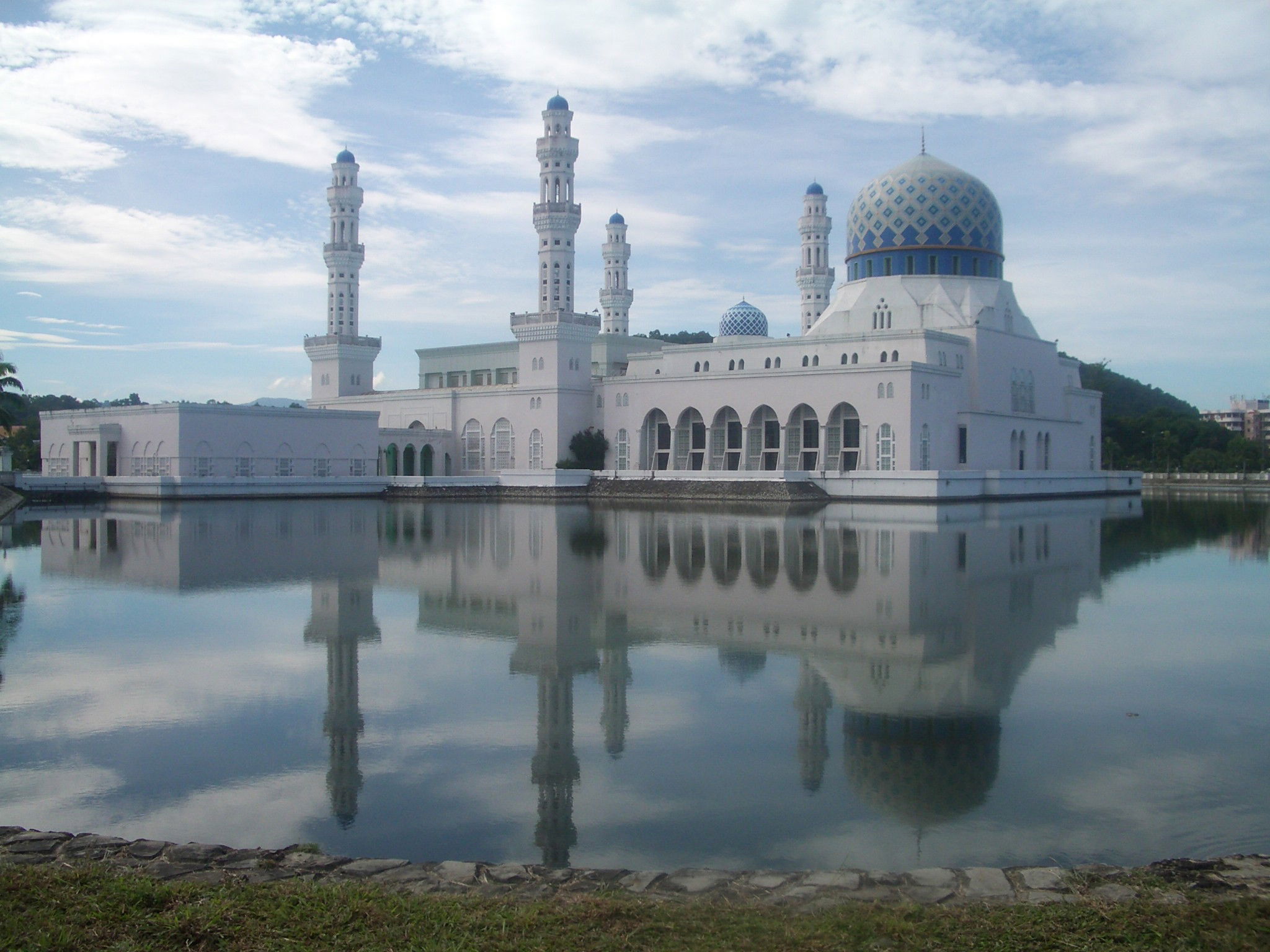 Mezquita Kota Kinabalu, por mlsanzalgarrada