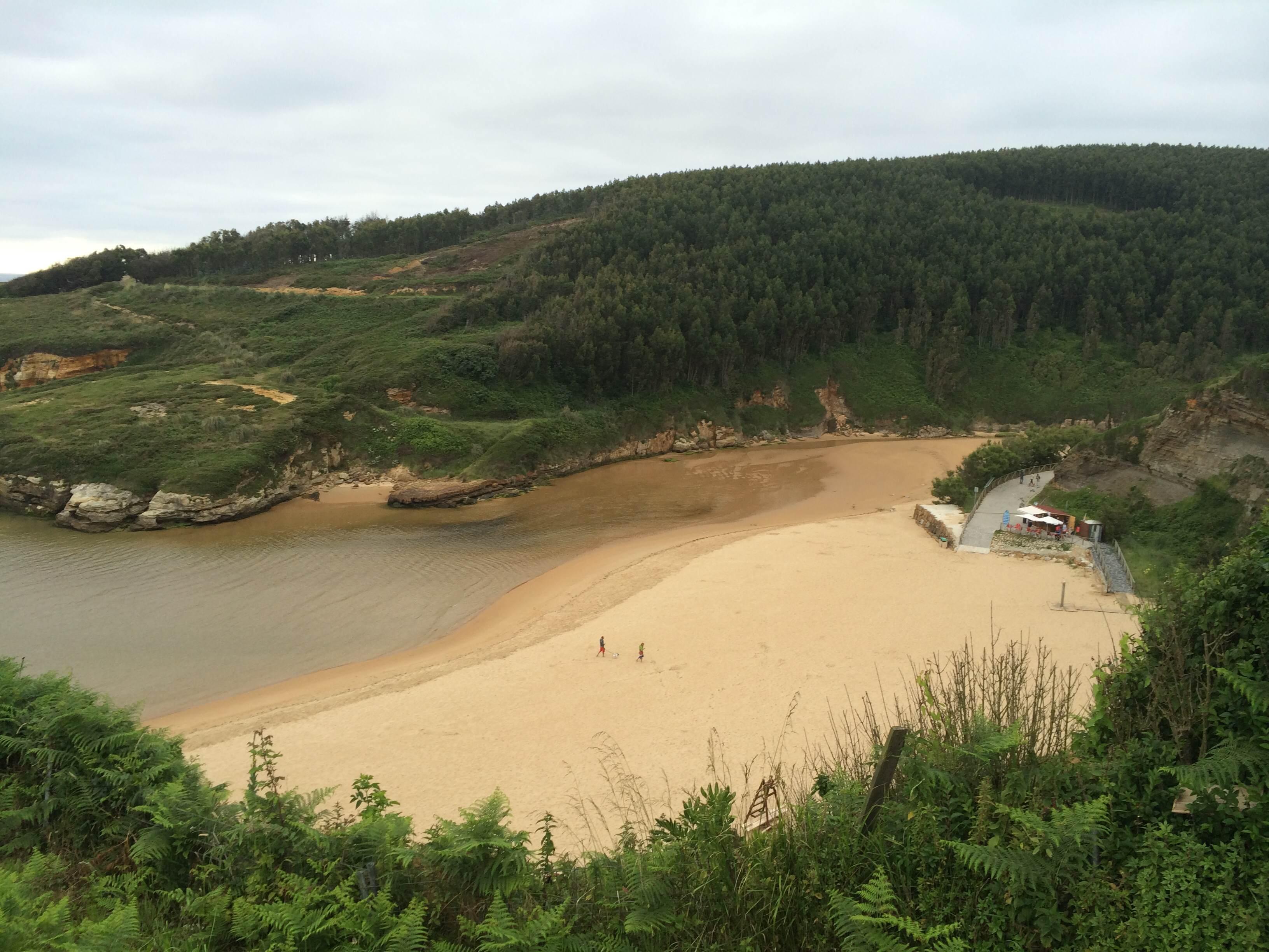 Playa de Galizano, por María Salazar