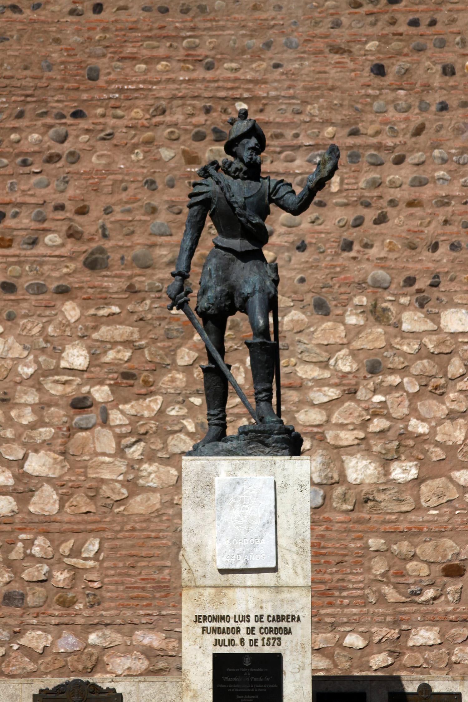 Monumento Jerónimo Luis de Cabrera, por Tribi Lin