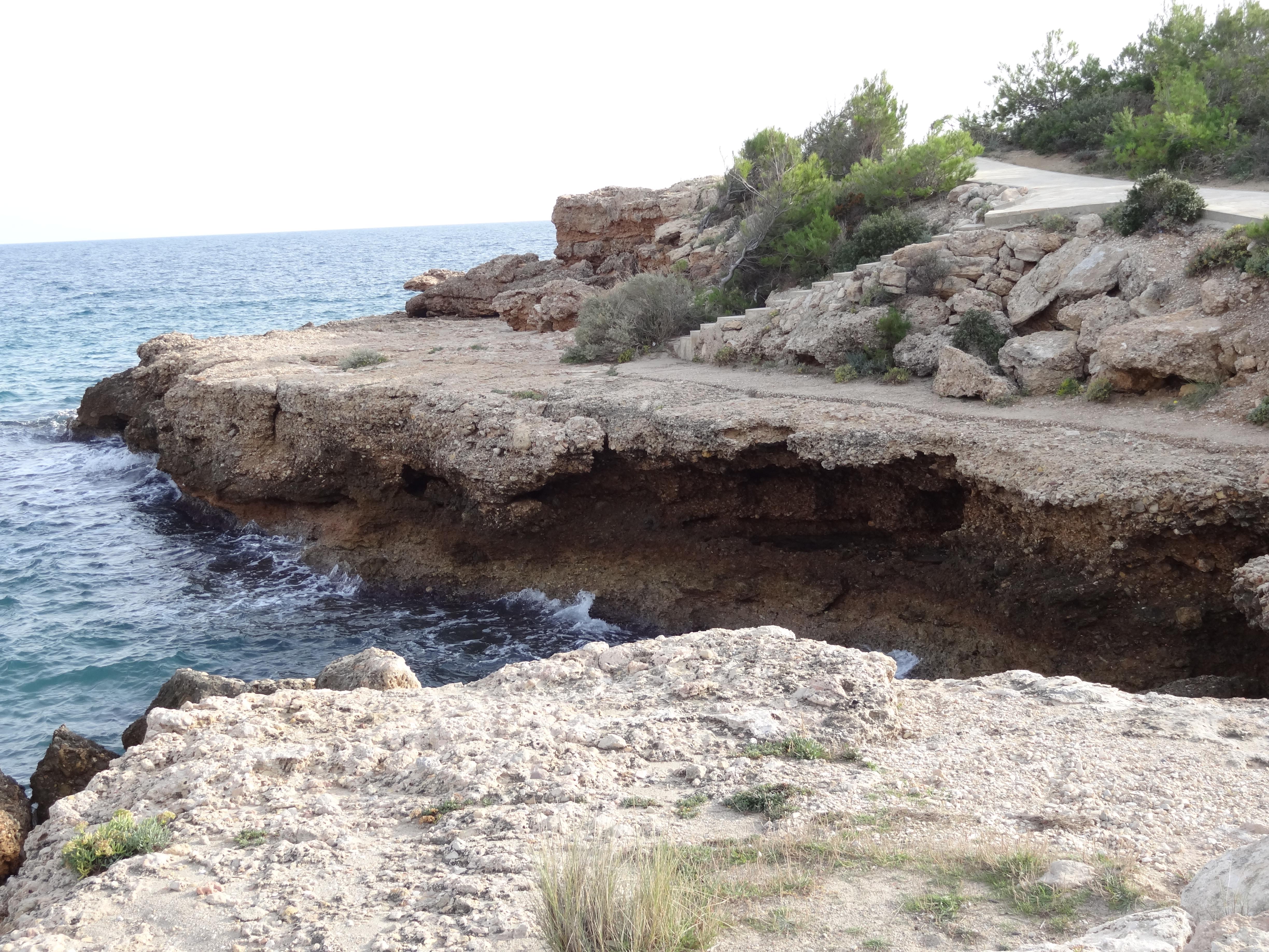 Calas en Ametlla del Mar: un paraíso oculto de aguas cristalinas