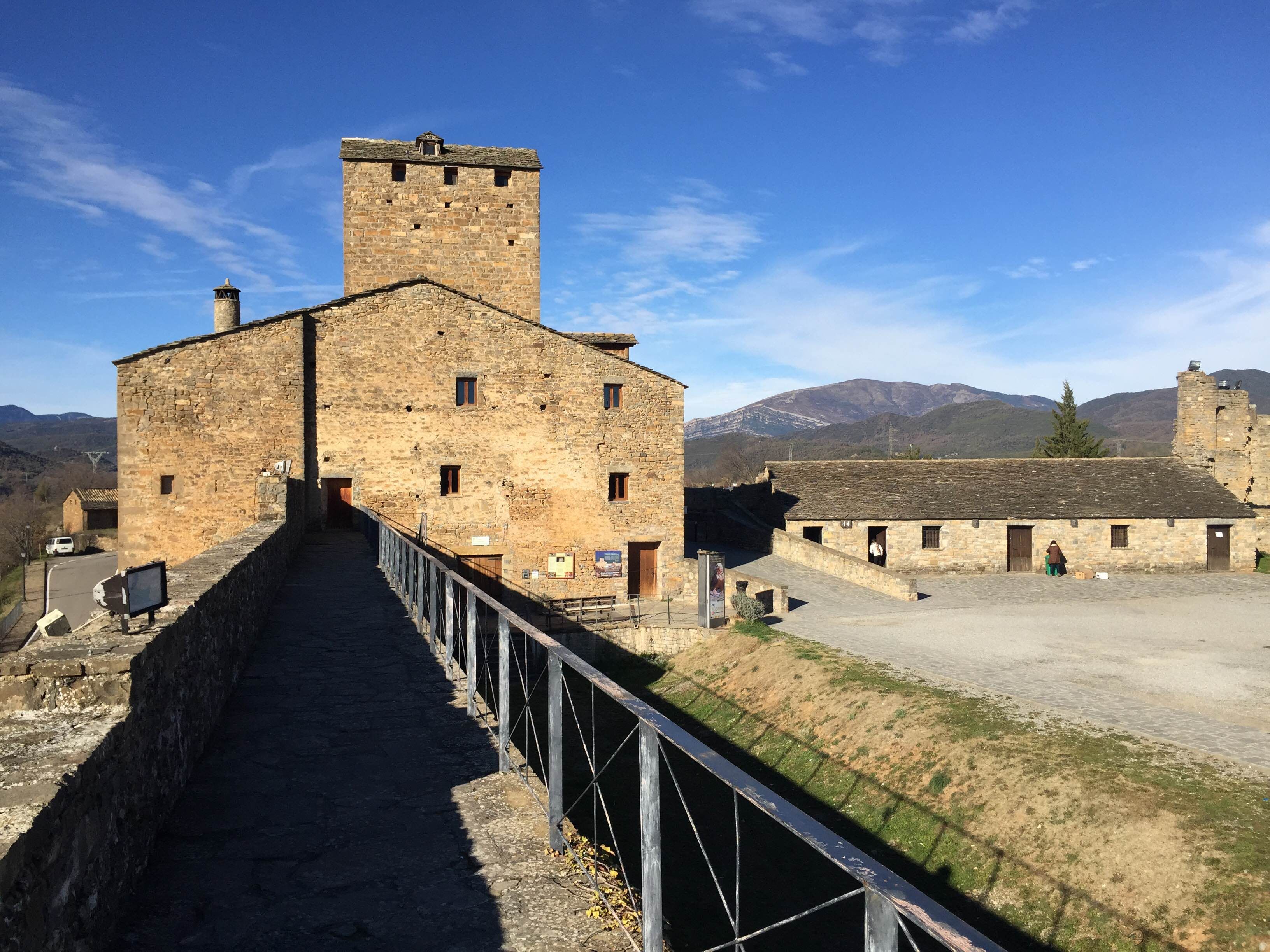 Castillo de Ainsa, por Frncsc Vzqz Mgs