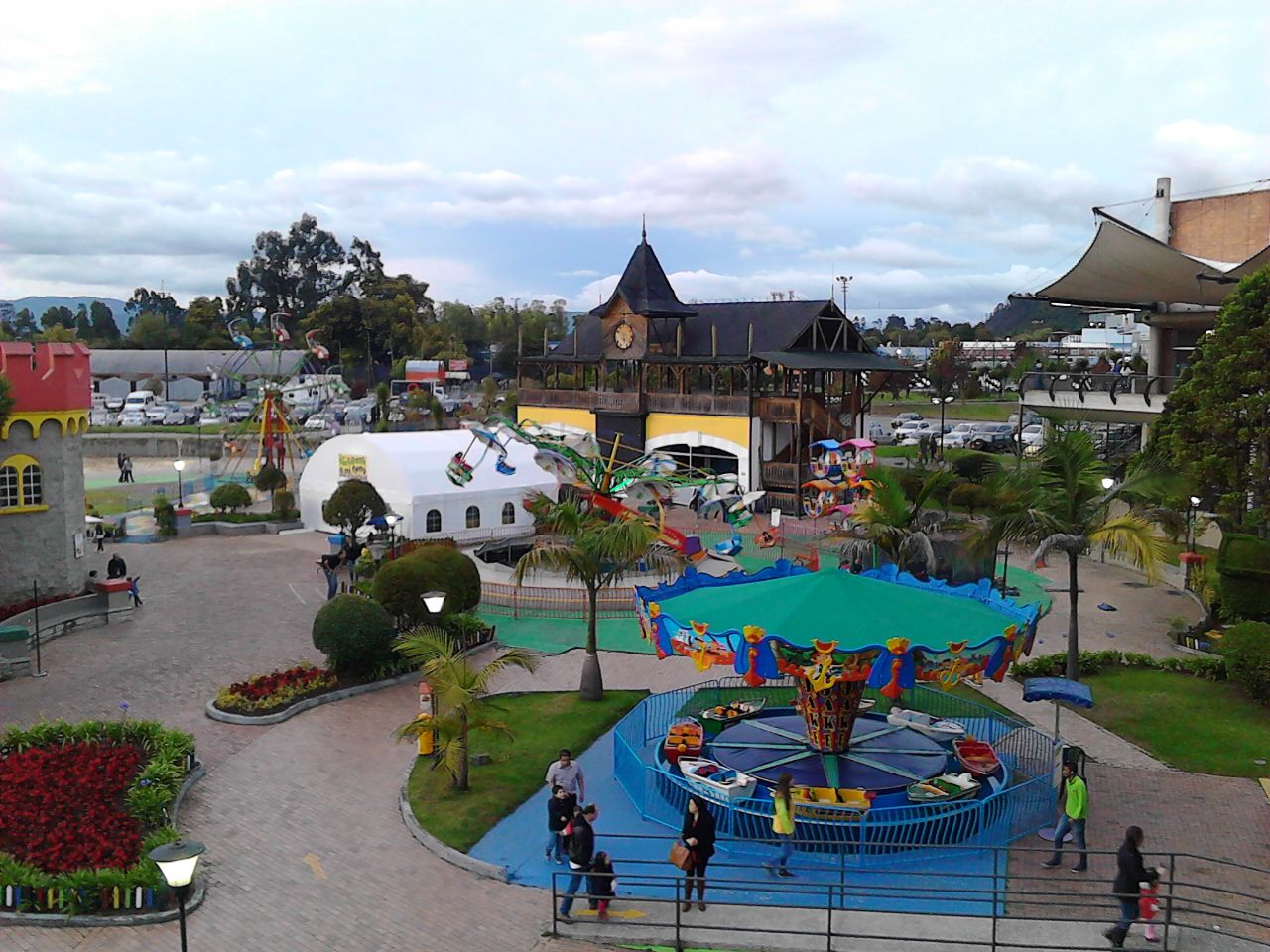 Outlet Centro Comercial Bima, por Miguel Mantilla